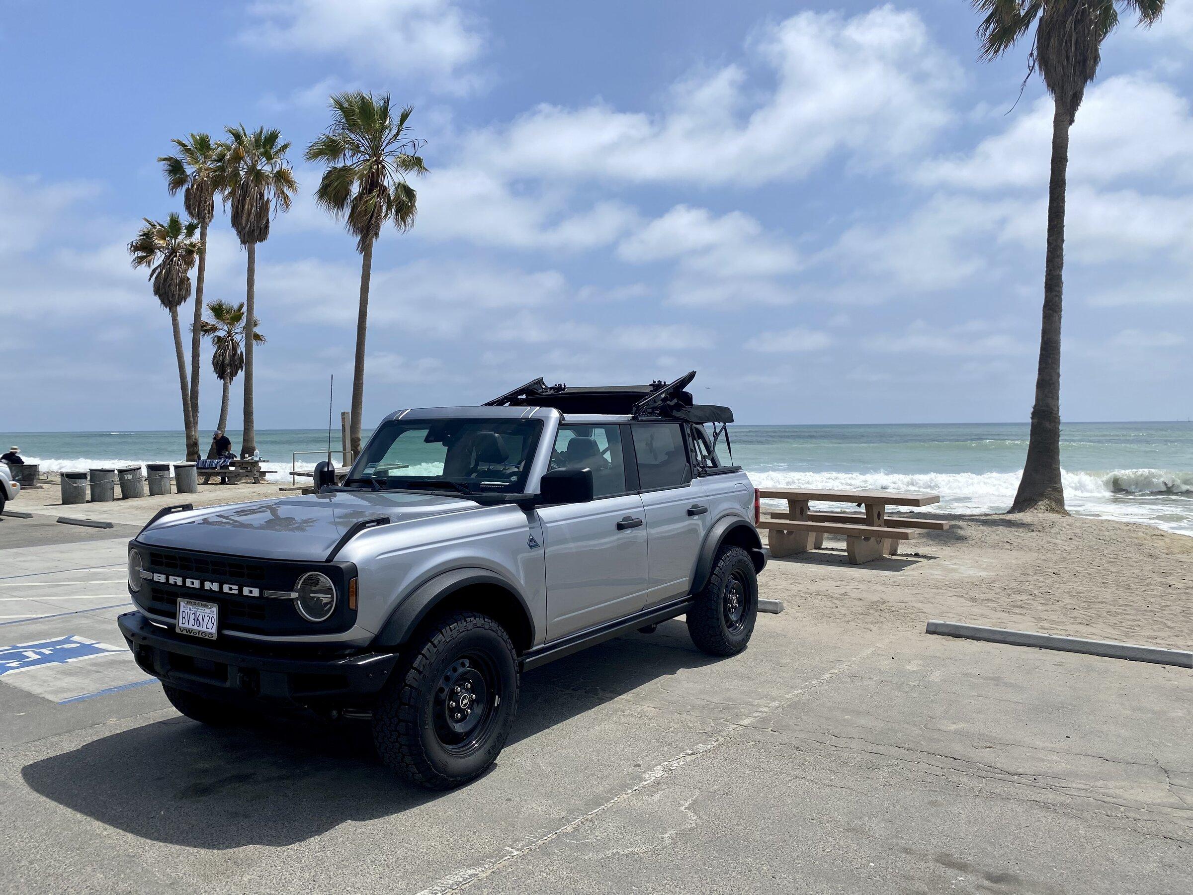 Ford Bronco ICONIC SILVER Bronco Club ADB09B9C-2A7D-433C-B3DA-EFE294B541E0