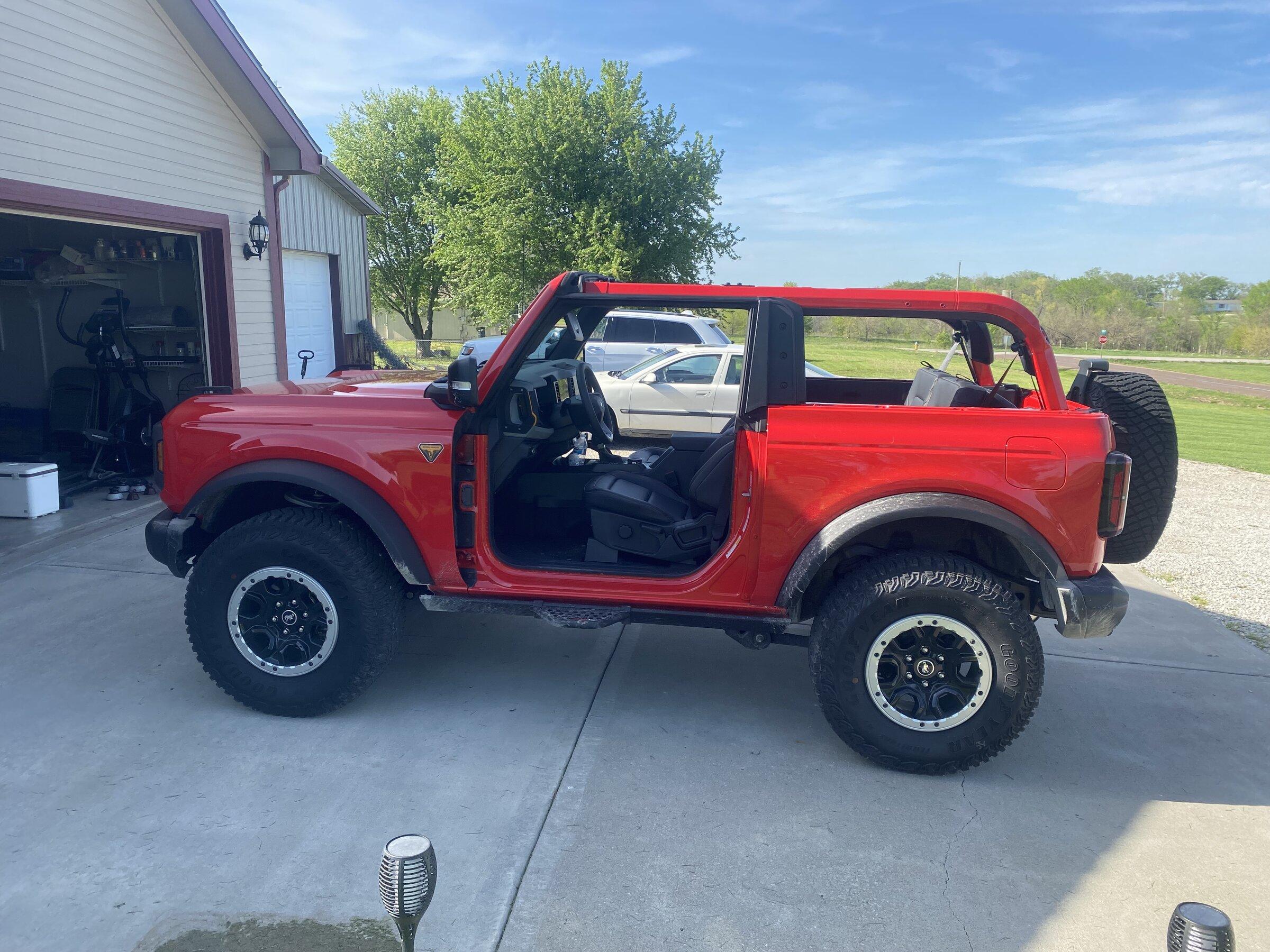 Ford Bronco RACE RED Bronco Club ED5B8C9F-BA7F-49B6-9B9E-E1D283B0CA0D
