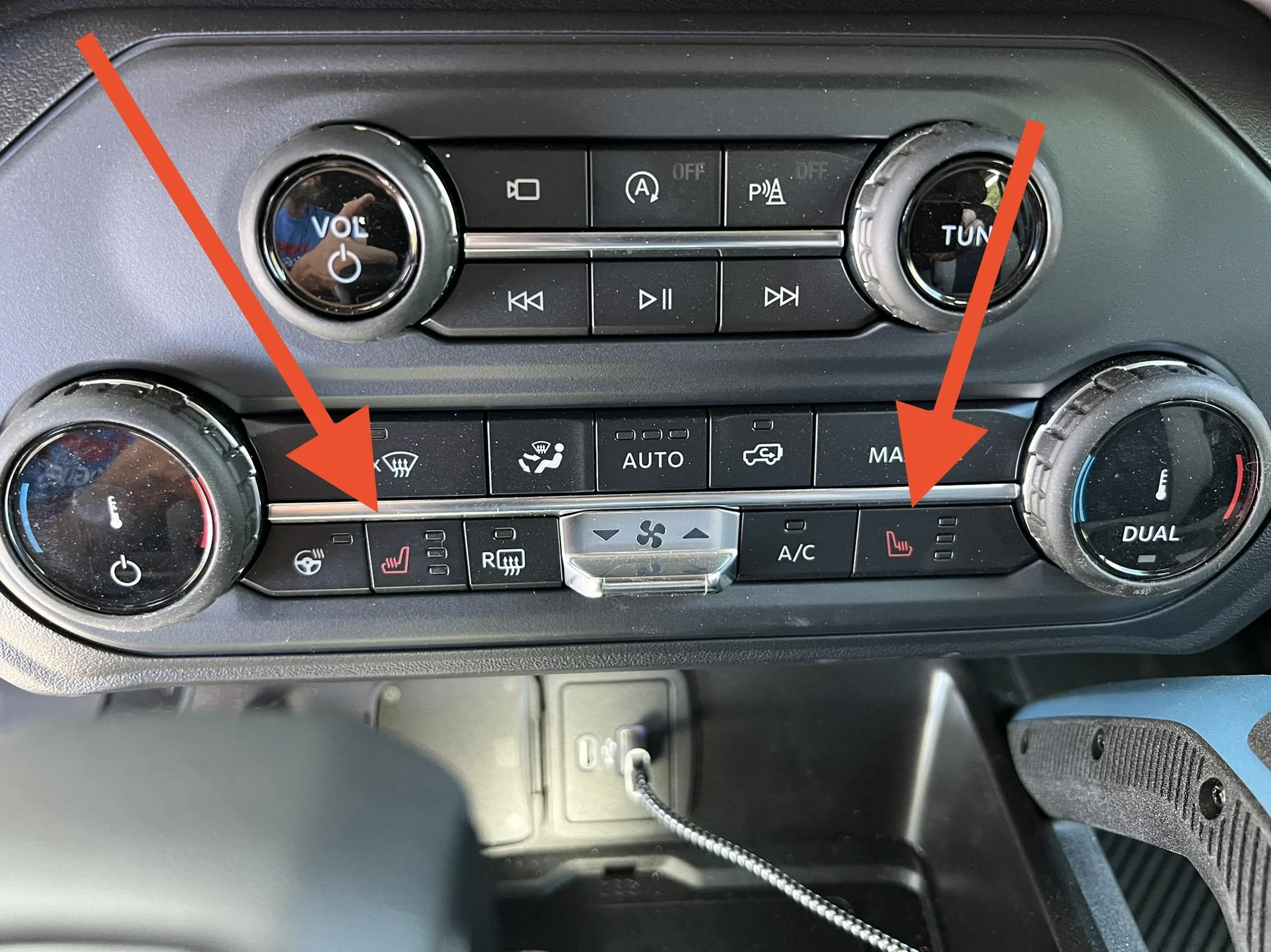 Ford Bronco Heated Seats NOT Missing (Pls Ignore) IMG_5812