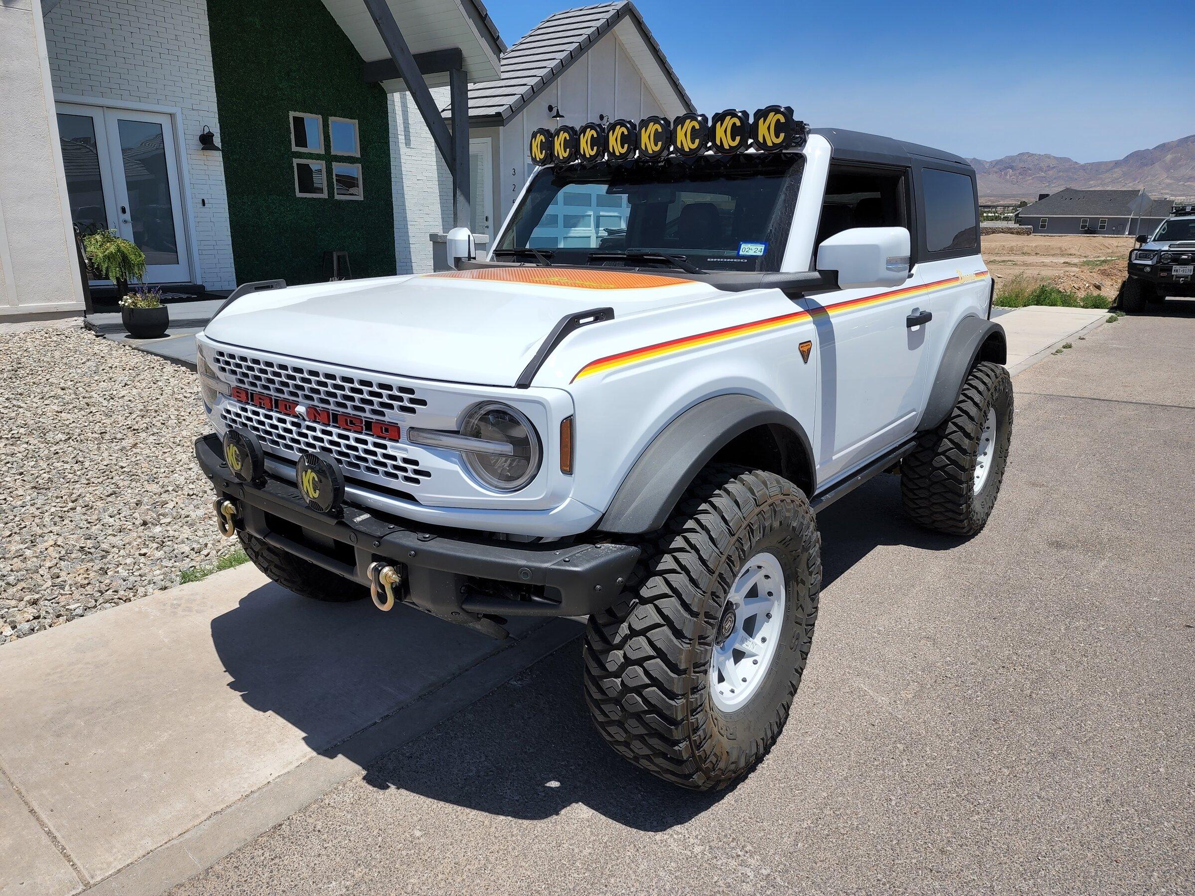 Ford Bronco 2022 "Heritage Edition" White 2 Door Bronco Build 20220515_132200