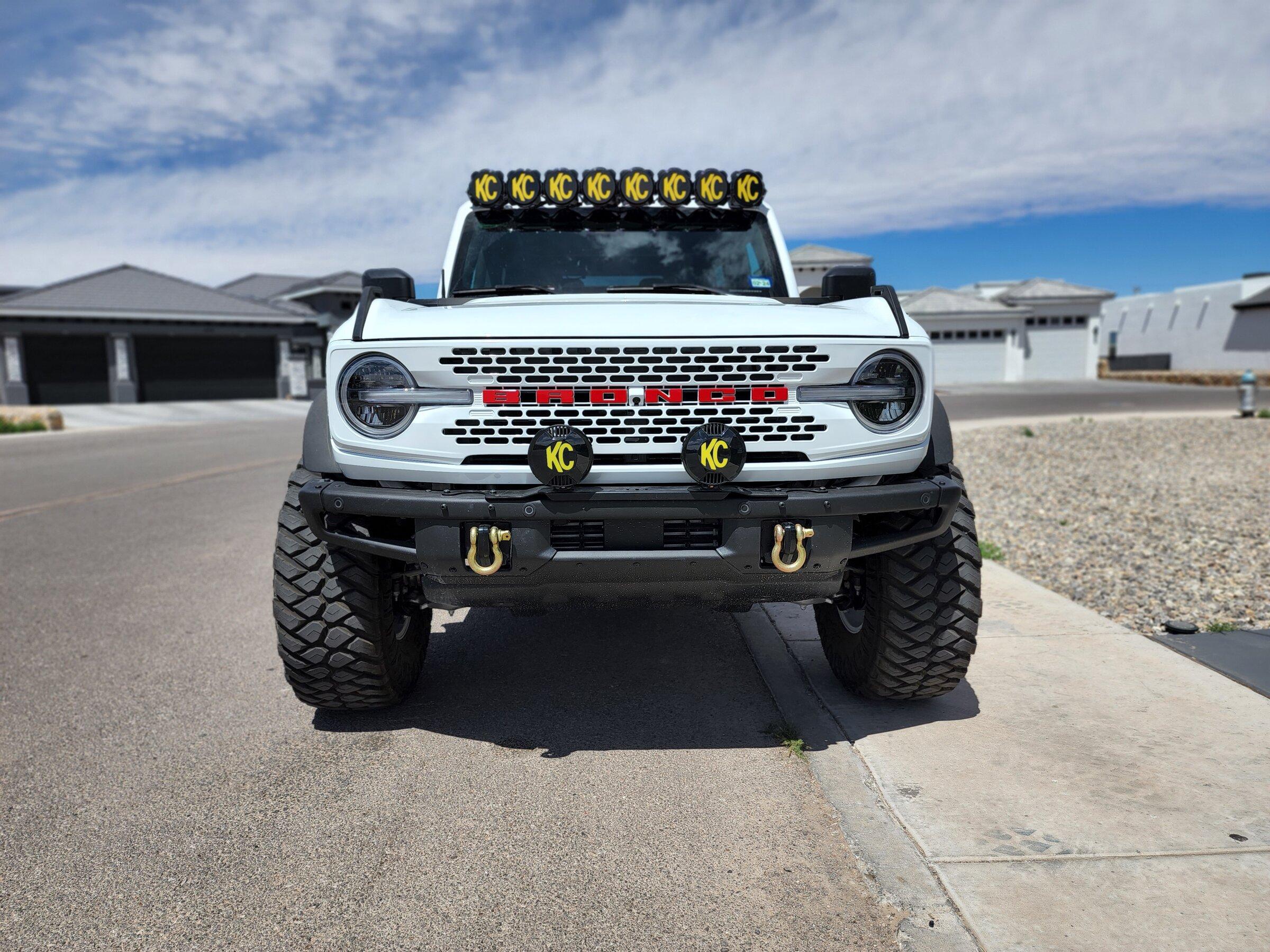 Ford Bronco 2022 "Heritage Edition" White 2 Door Bronco Build 20220512_111923