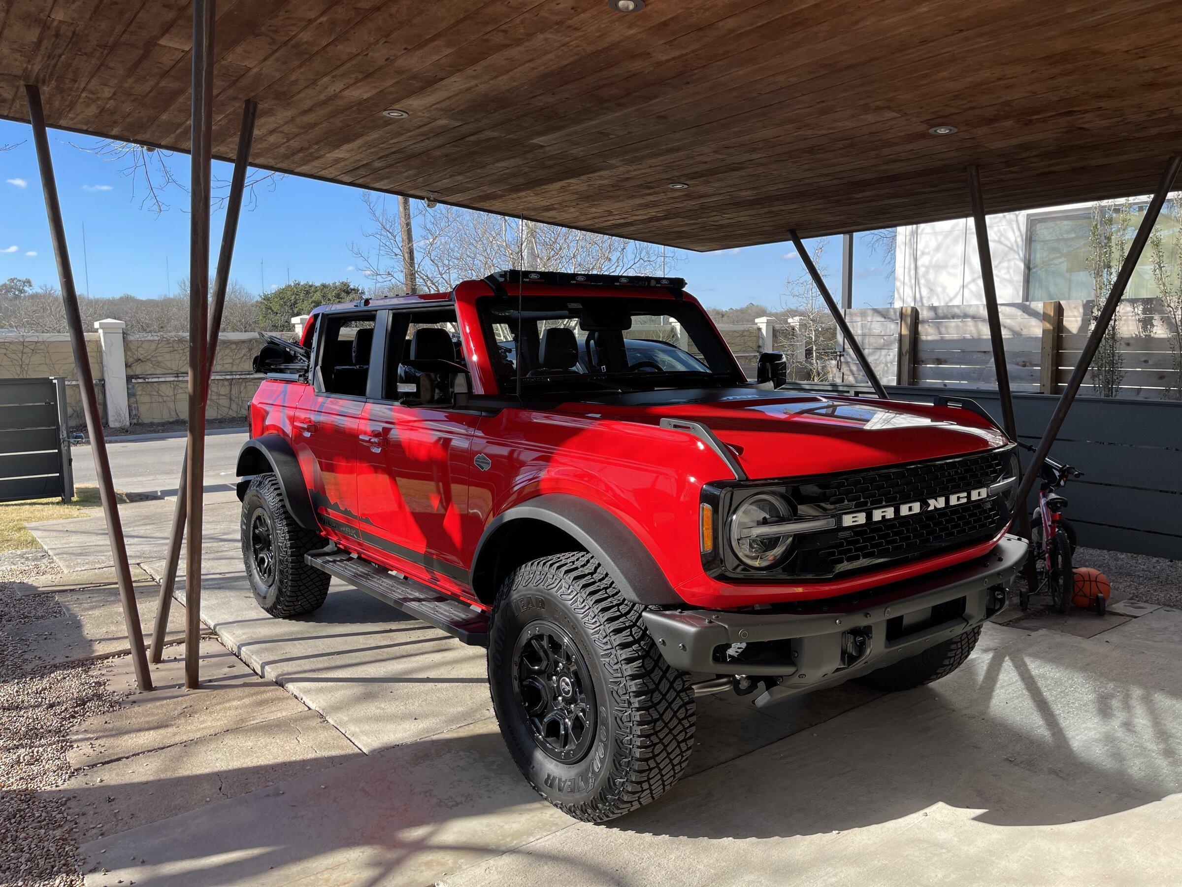 Ford Bronco RACE RED Bronco Club IMG_2101