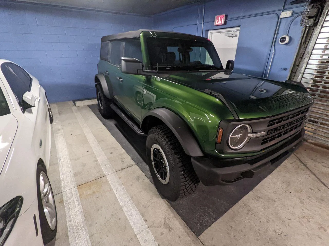 Ford Bronco Go Rhino Dominator Xtreme DSS Slider Steps Installed photo_2022-05-24_00-52-24