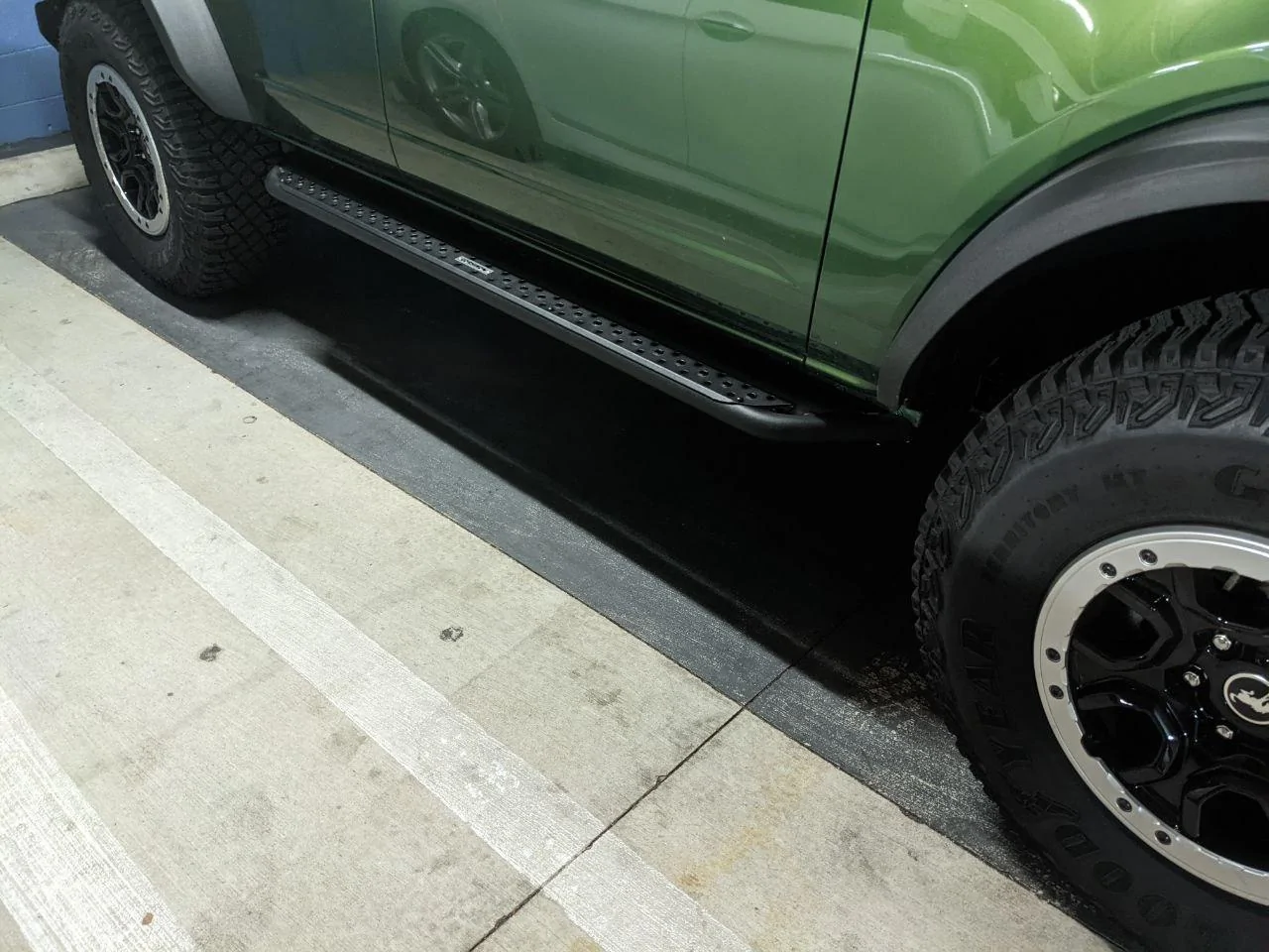 Ford Bronco Go Rhino Dominator Xtreme DSS Slider Steps Installed photo_2022-05-24_00-52-24 (2)
