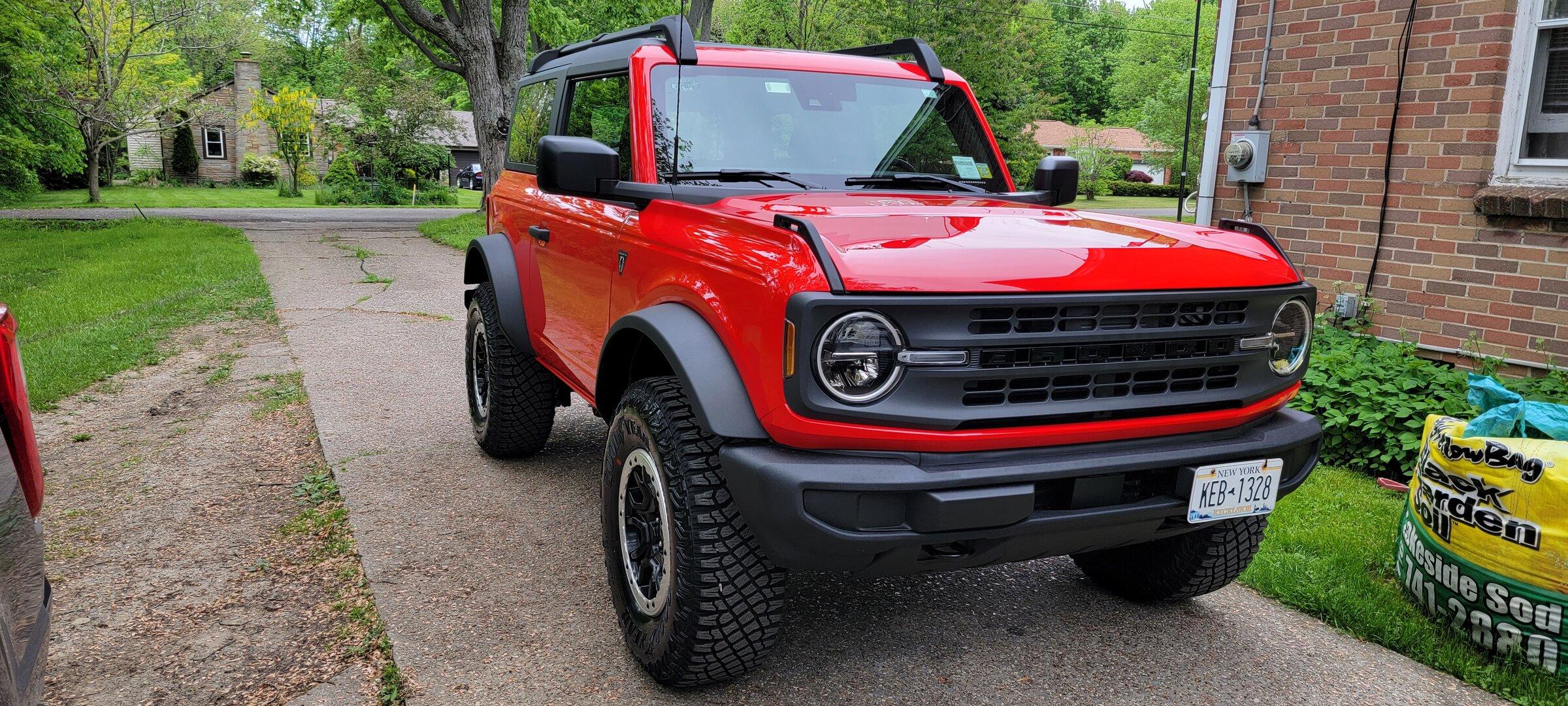 Ford Bronco 5/9 Build Week group. (ManSquatch Week) 20220525_190857