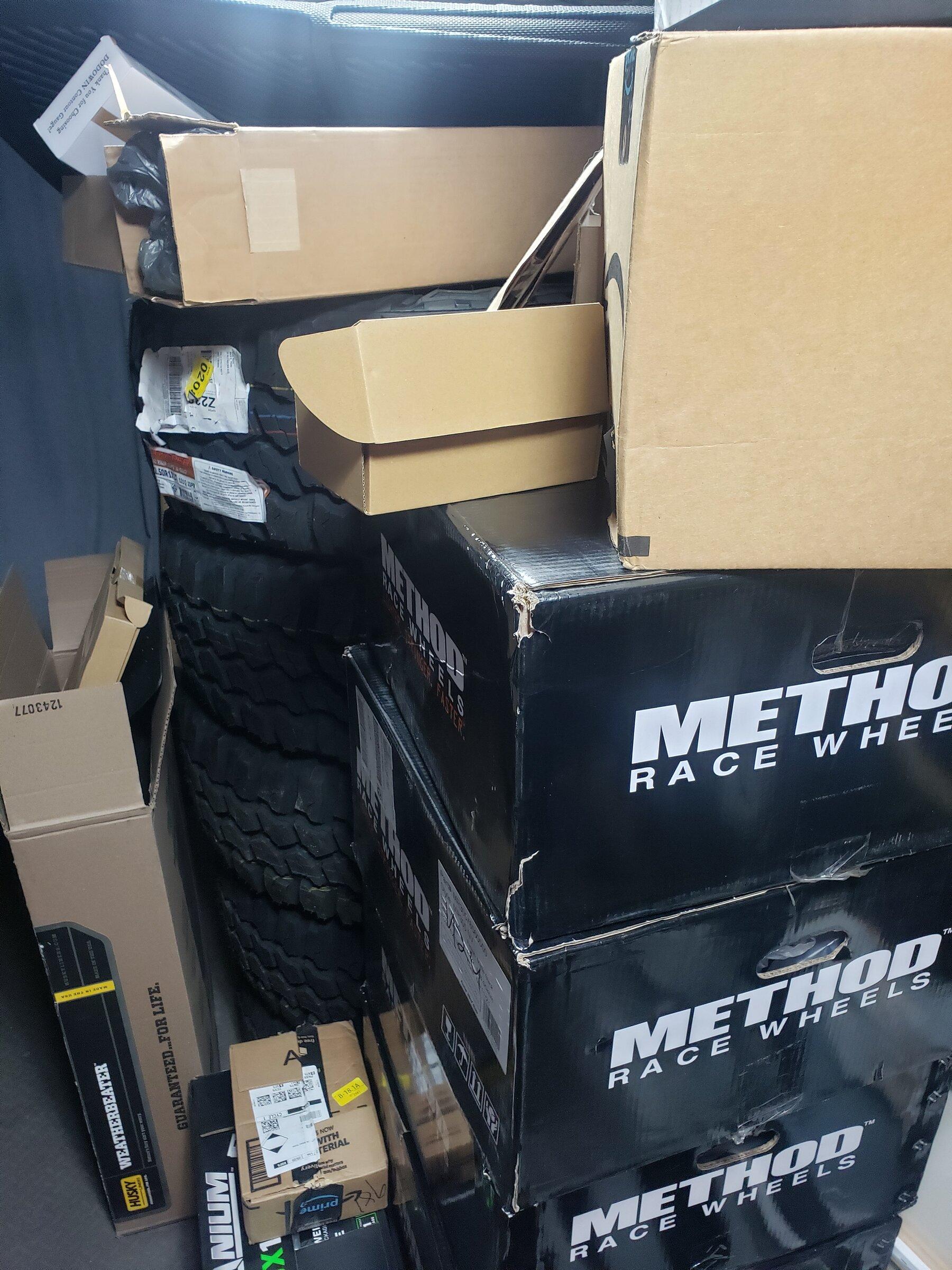 Ford Bronco 5/9 Build Week group. (ManSquatch Week) 20220525_164537