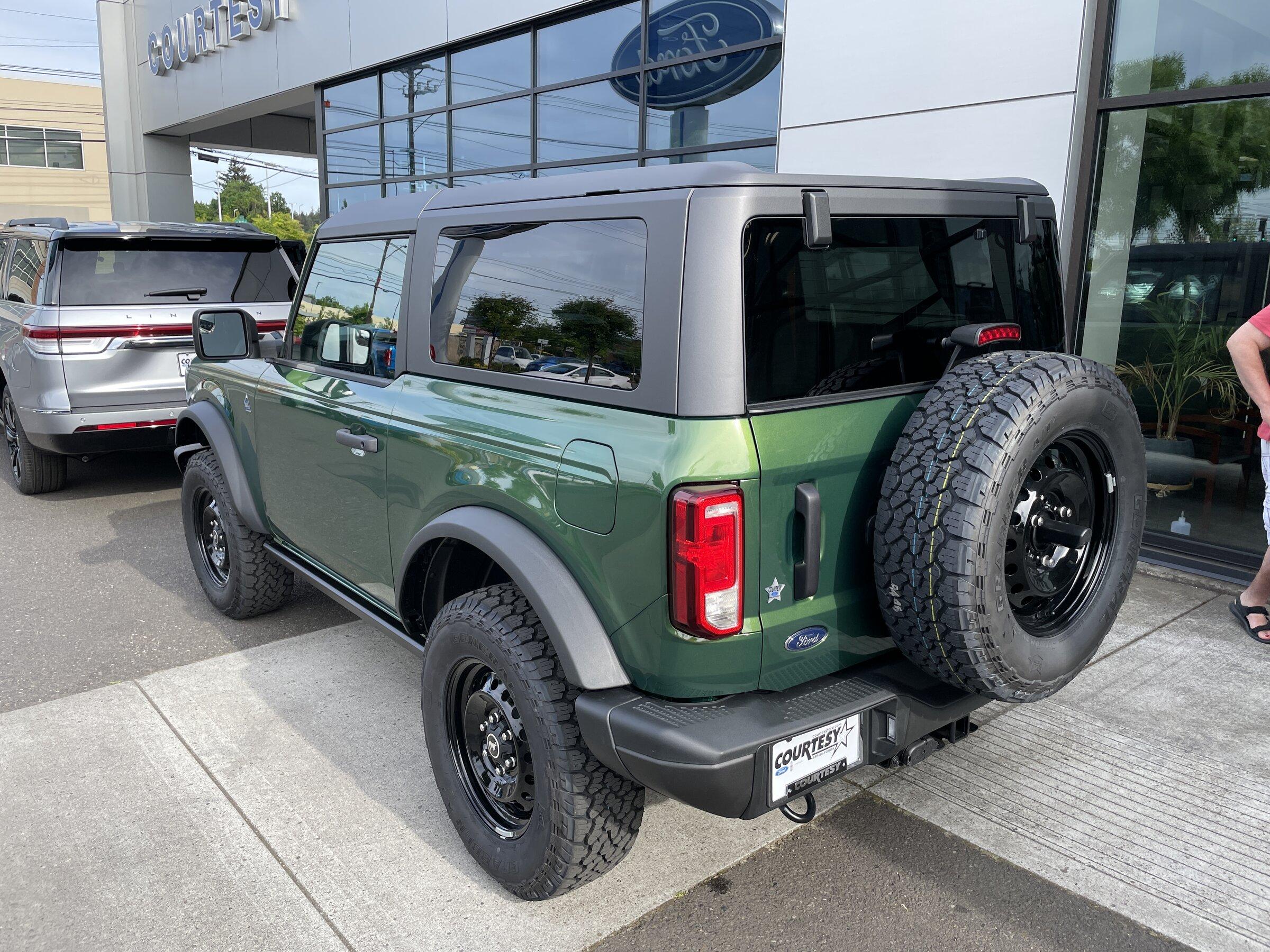 Ford Bronco Bronco Team 2 door. 20220526_003120317_iOS