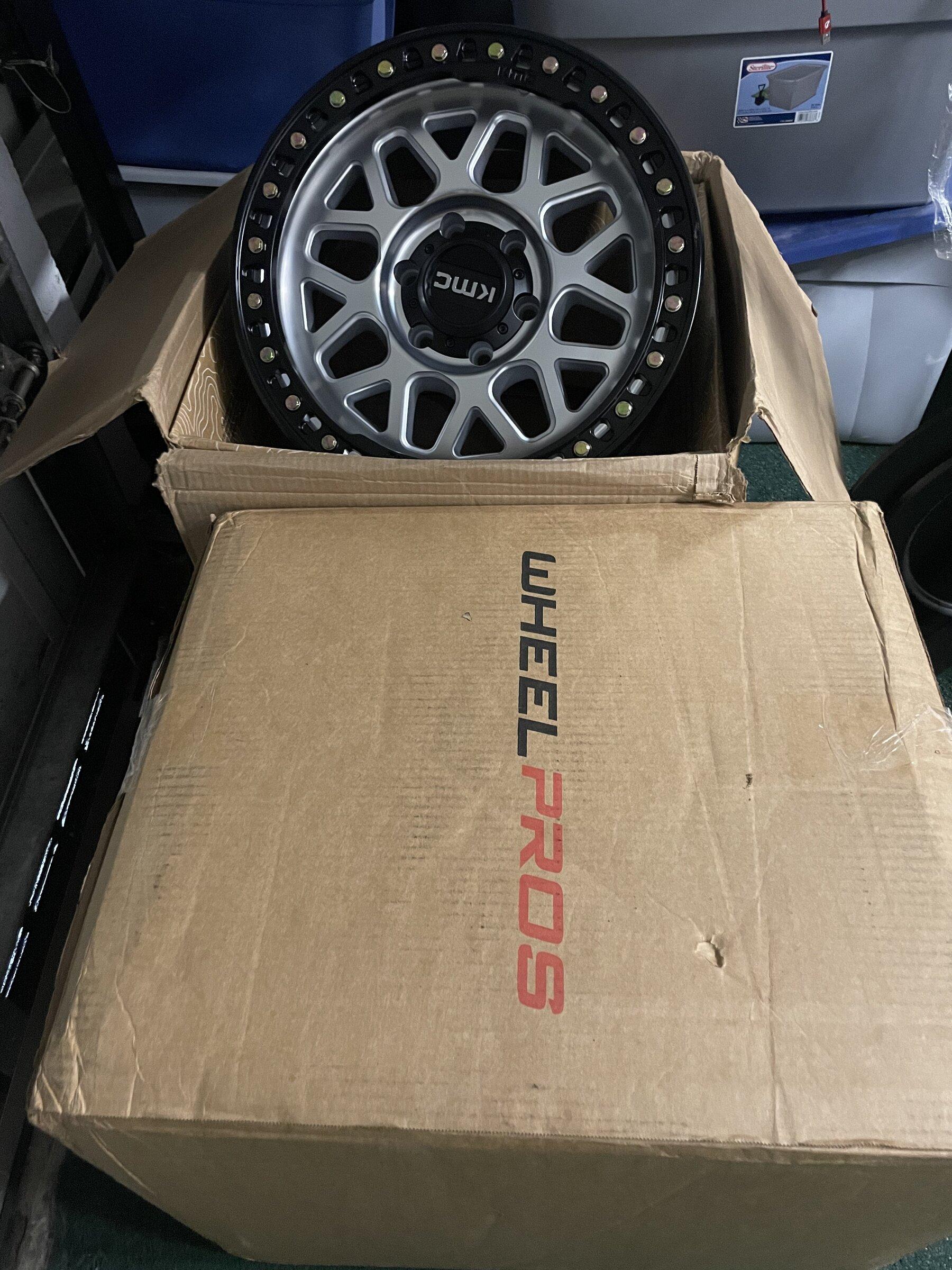 Ford Bronco KMC 18x9 wheels EBAD6662-C9C4-4E73-B29A-2121AB5504C3