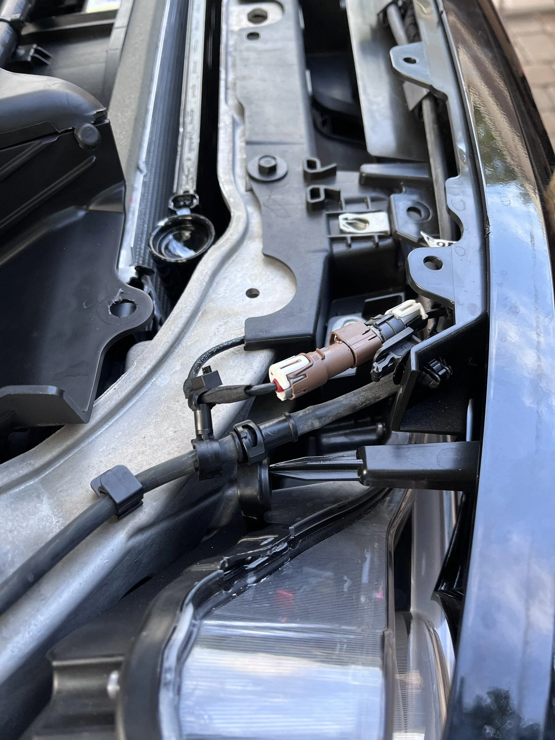 Ford Bronco Remove grill , disconnect fluid lines ? 41764F4C-2C41-4D0F-8DD1-D978B5DA8809