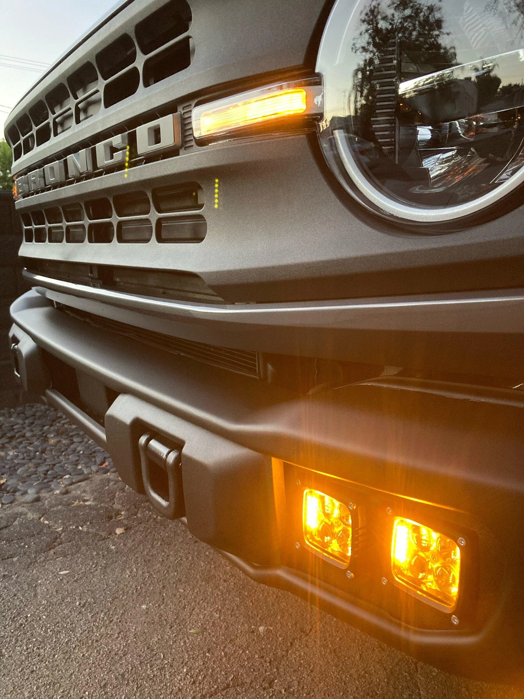 Ford Bronco FORD BRONCO CAPABLE BUMPER FOG LIGHTS KIT CloseUpFront_Amber_Driv