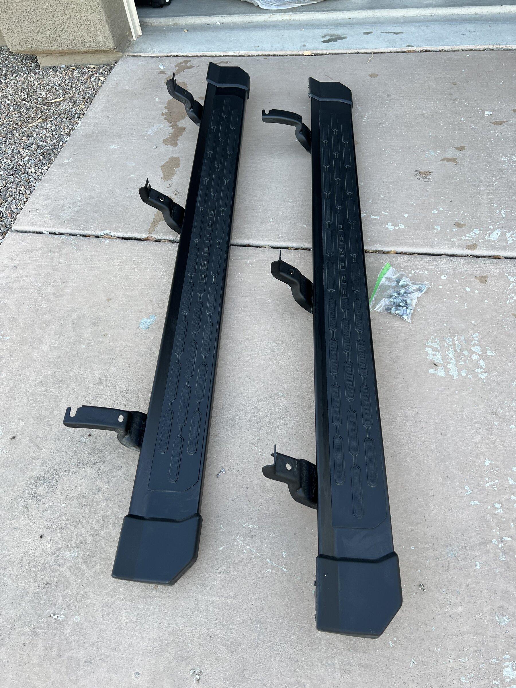 Ford Bronco 4 door Running Boards 90A09231-52F1-4542-BA73-A837C94945E6