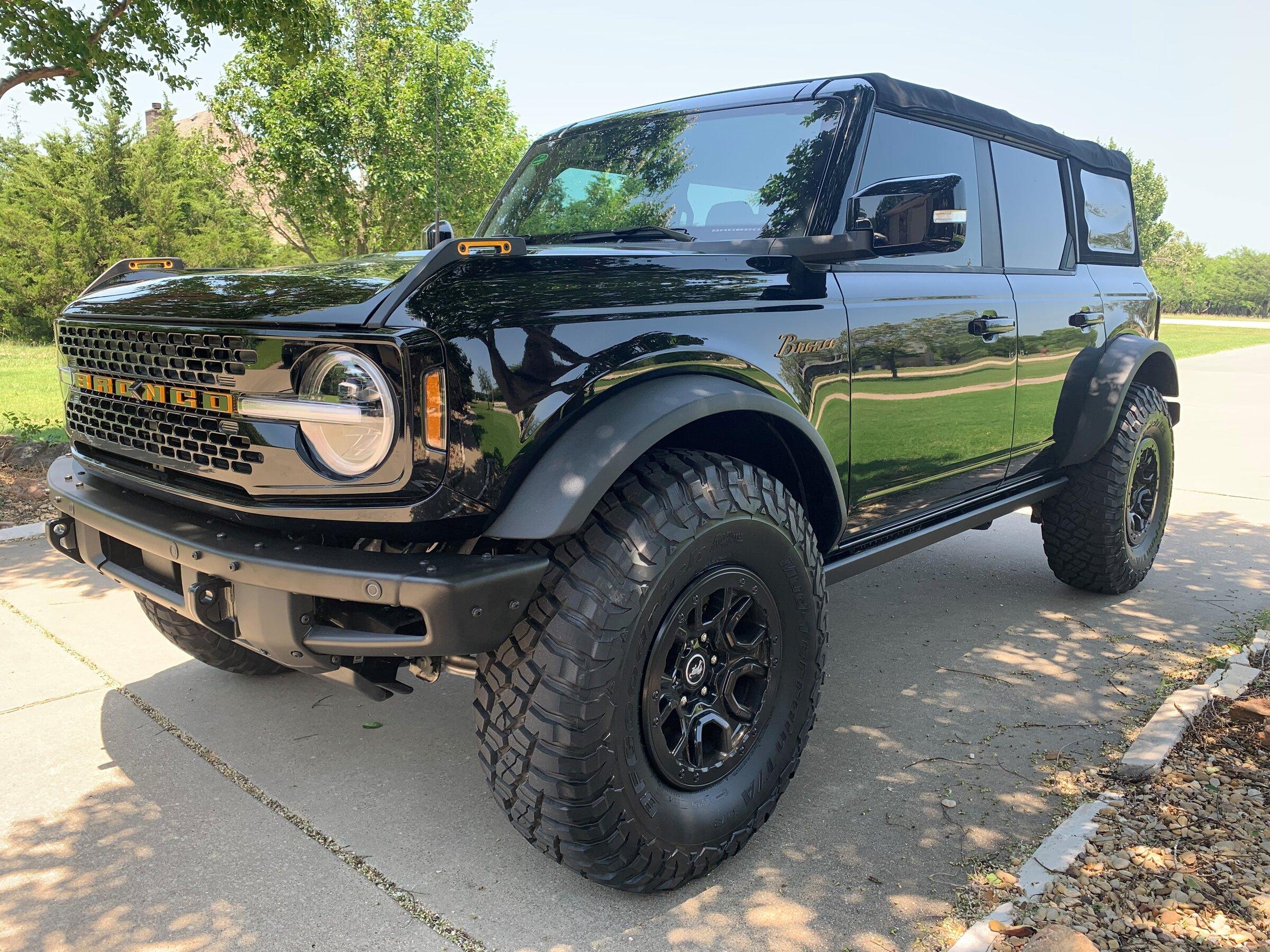 Ford Bronco SHADOW BLACK Bronco Club Bronco 1