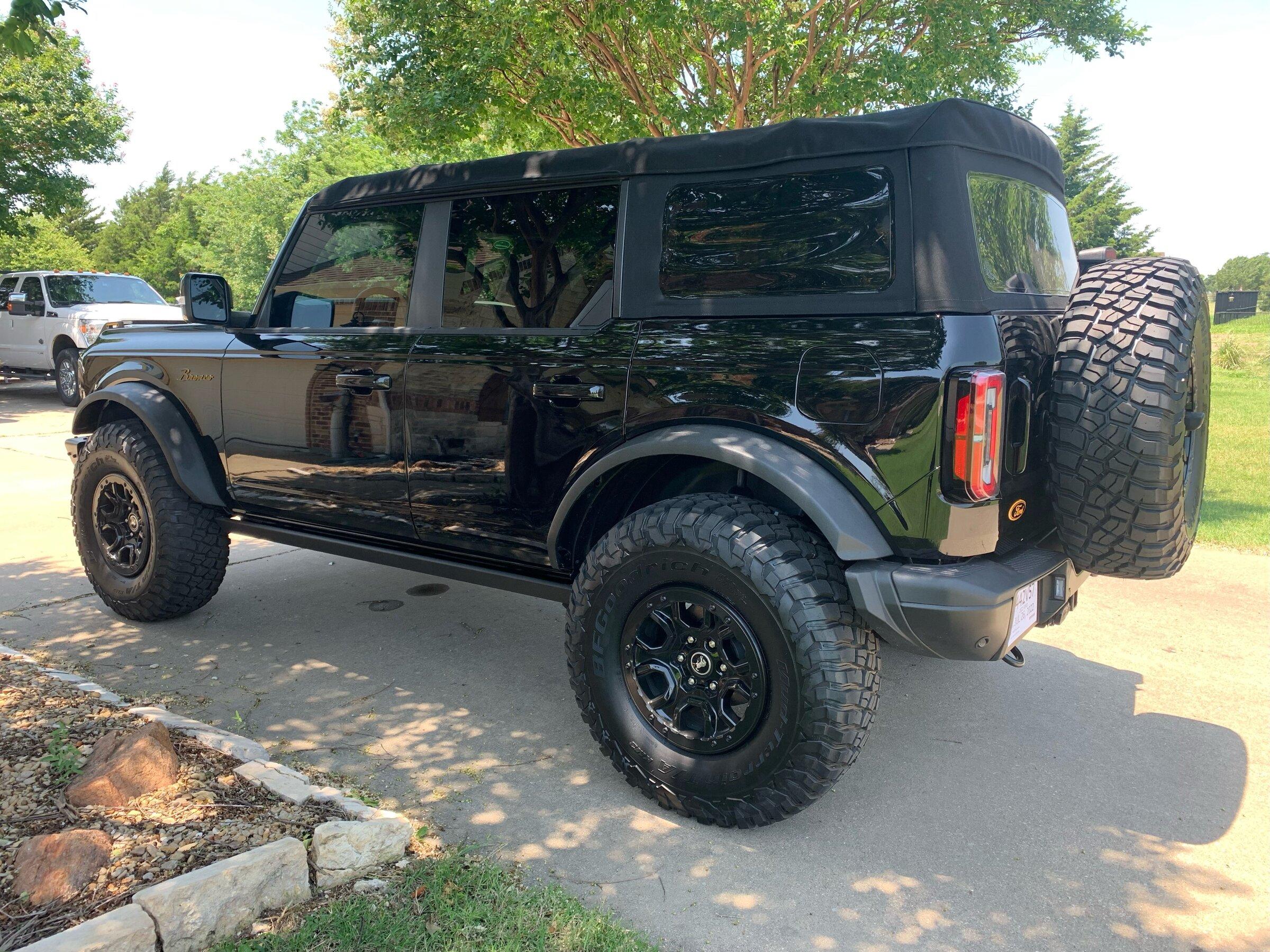 Ford Bronco SHADOW BLACK Bronco Club Bronco 2
