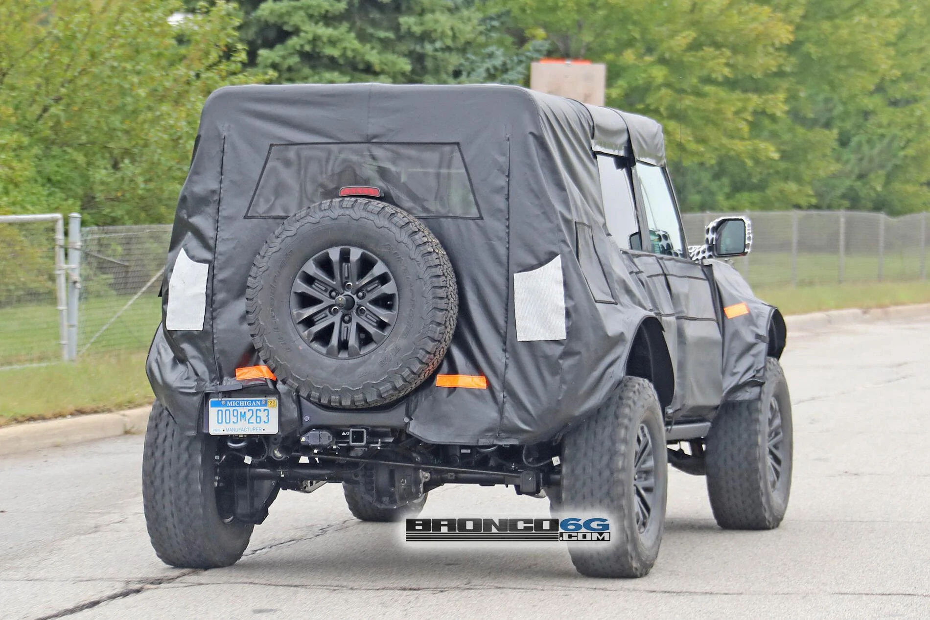 Ford Bronco Bronco Raptor / Warthog Prototype Spied Testing in Michigan! 2022-Ford-Bronco_Raptor_011-Warthog