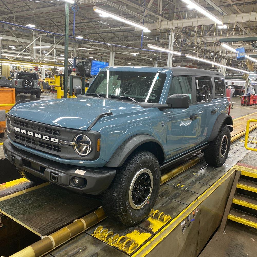 Ford Bronco 5/9 Build Week group. (ManSquatch Week) image