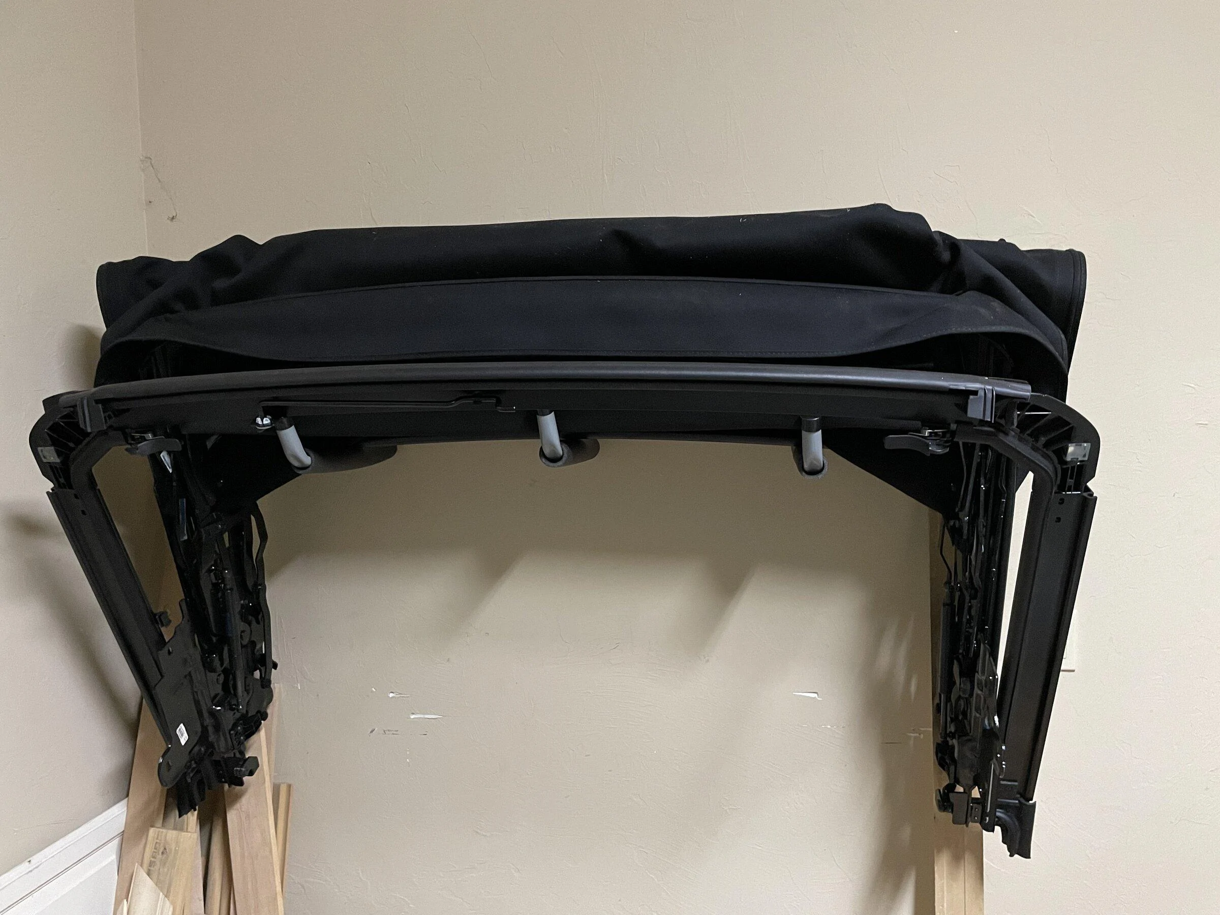 Ford Bronco Soft top storage 10E8600A-A6F4-4D0A-BCAF-ACEA54F47BE5