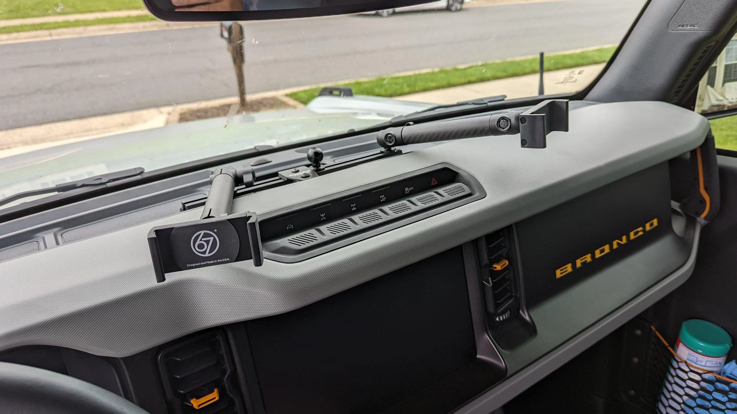 Ford Bronco 67D Phone Holder installed PXL_20220526_192728469