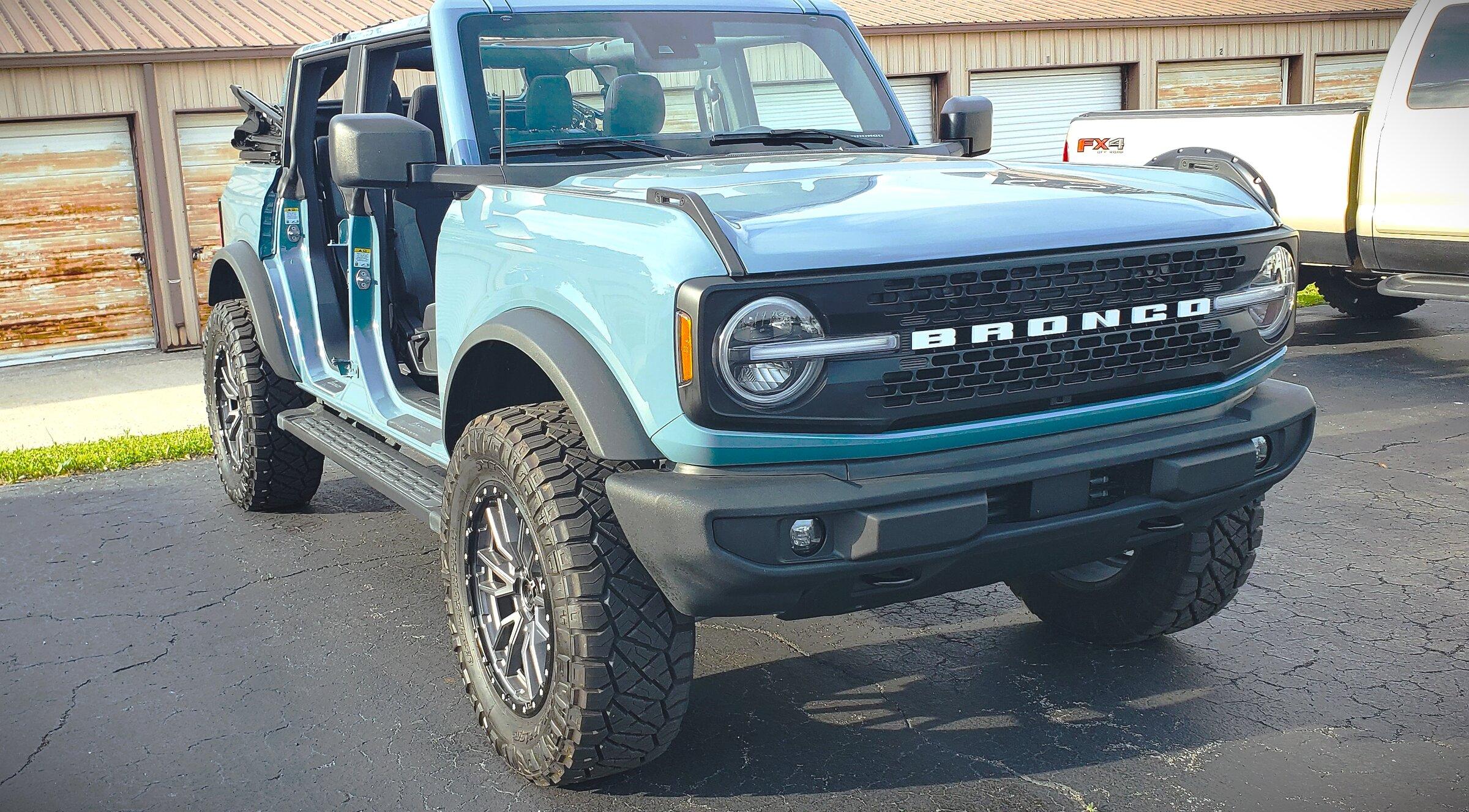 Ford Bronco OBX non-Squatch with a BL/WT grille? 20220531_181957