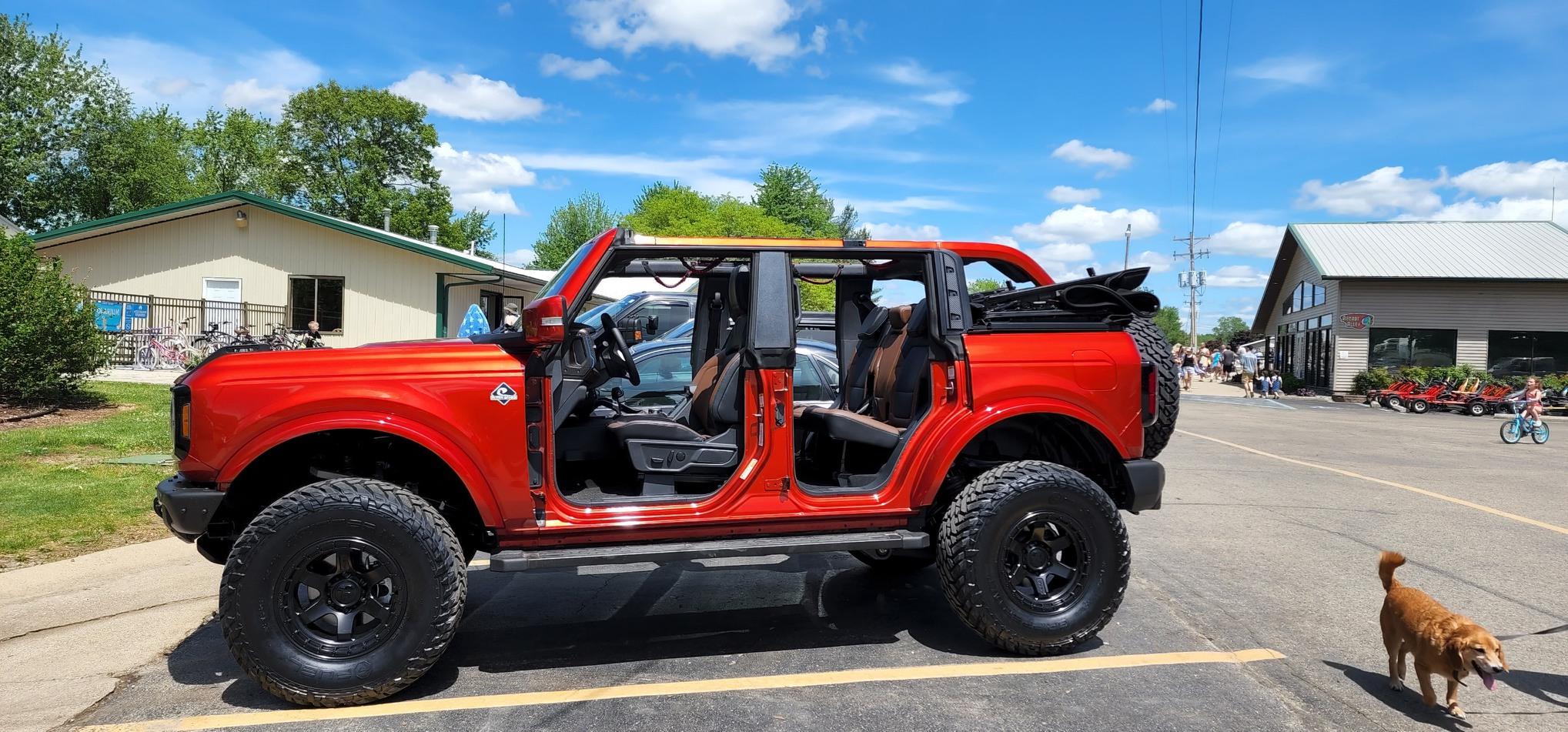 Ford Bronco Badlands and a Cricket C238C6AB-0955-486B-AC2B-443E6ECD24C9