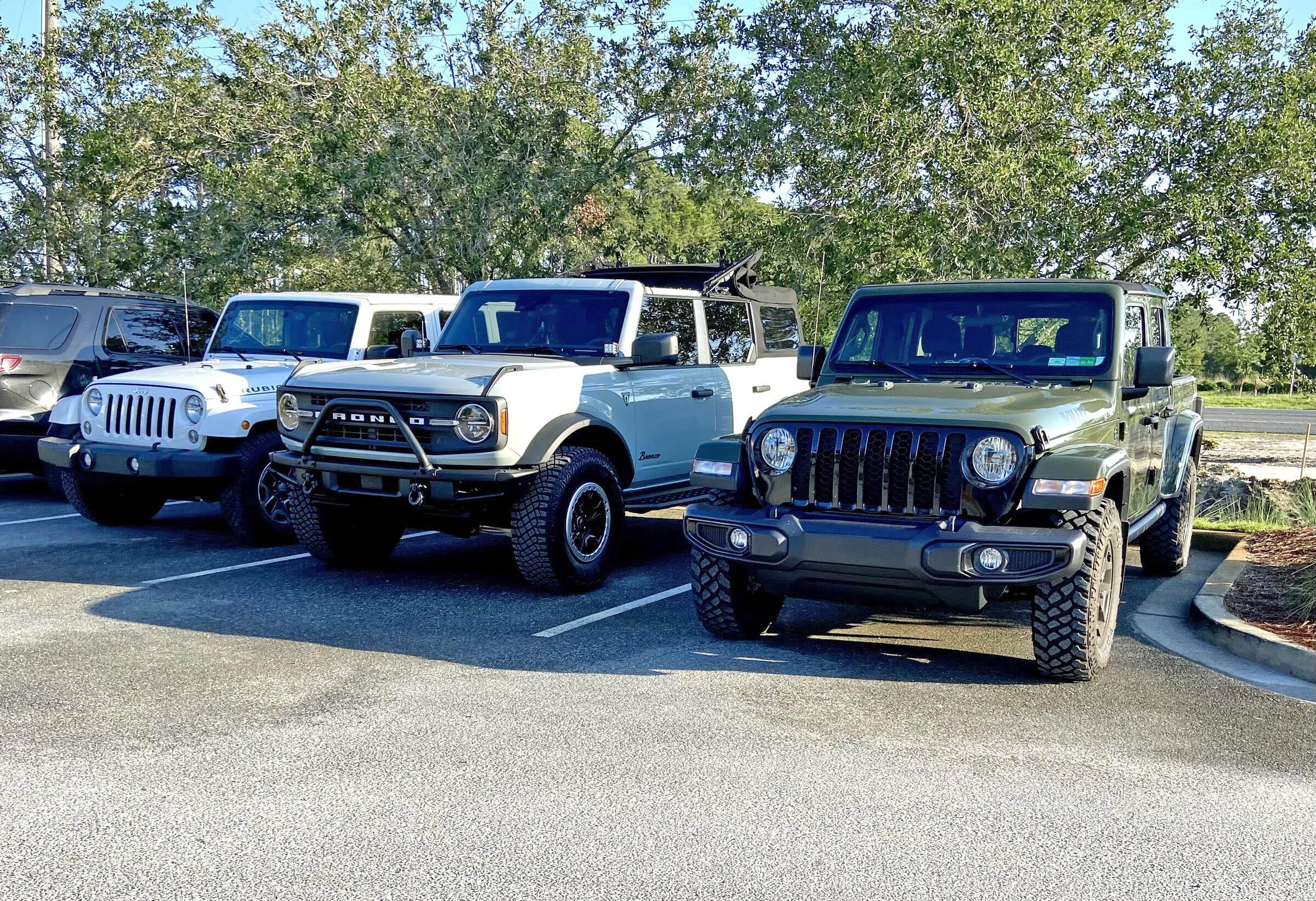 Ford Bronco BaseSquatch Bronco vs Willy's Gladiator and JK Rubicon BA8888FE-9544-4ECF-B505-49FBFB352F35