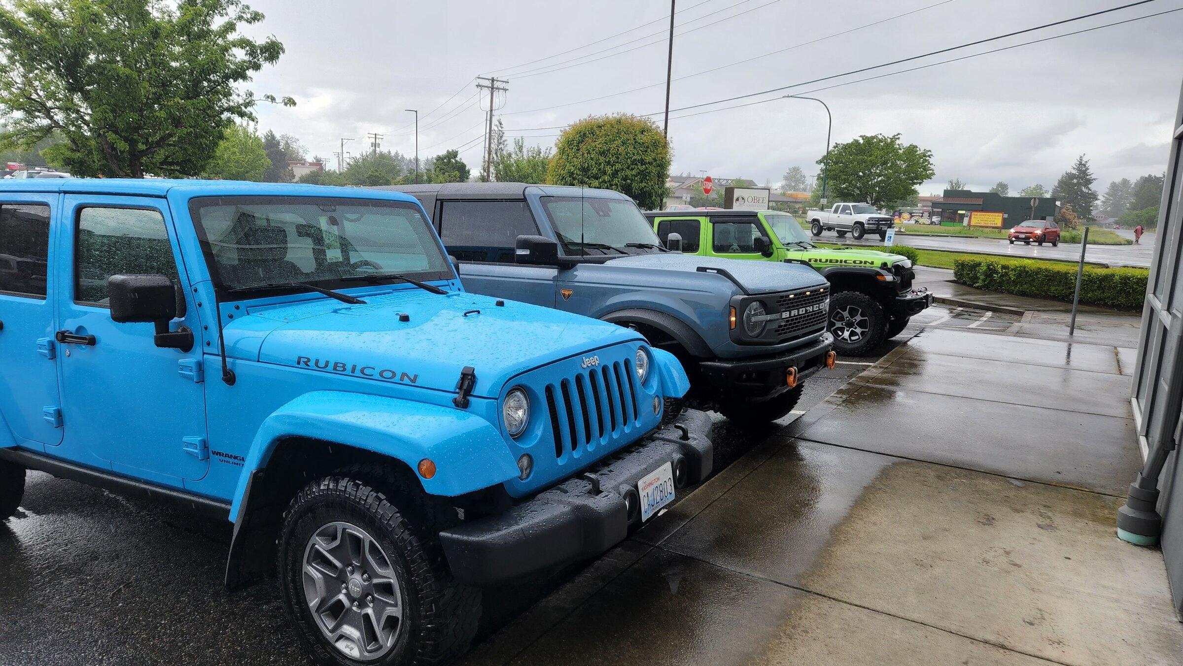 Ford Bronco BaseSquatch Bronco vs Willy's Gladiator and JK Rubicon 20220603_155750