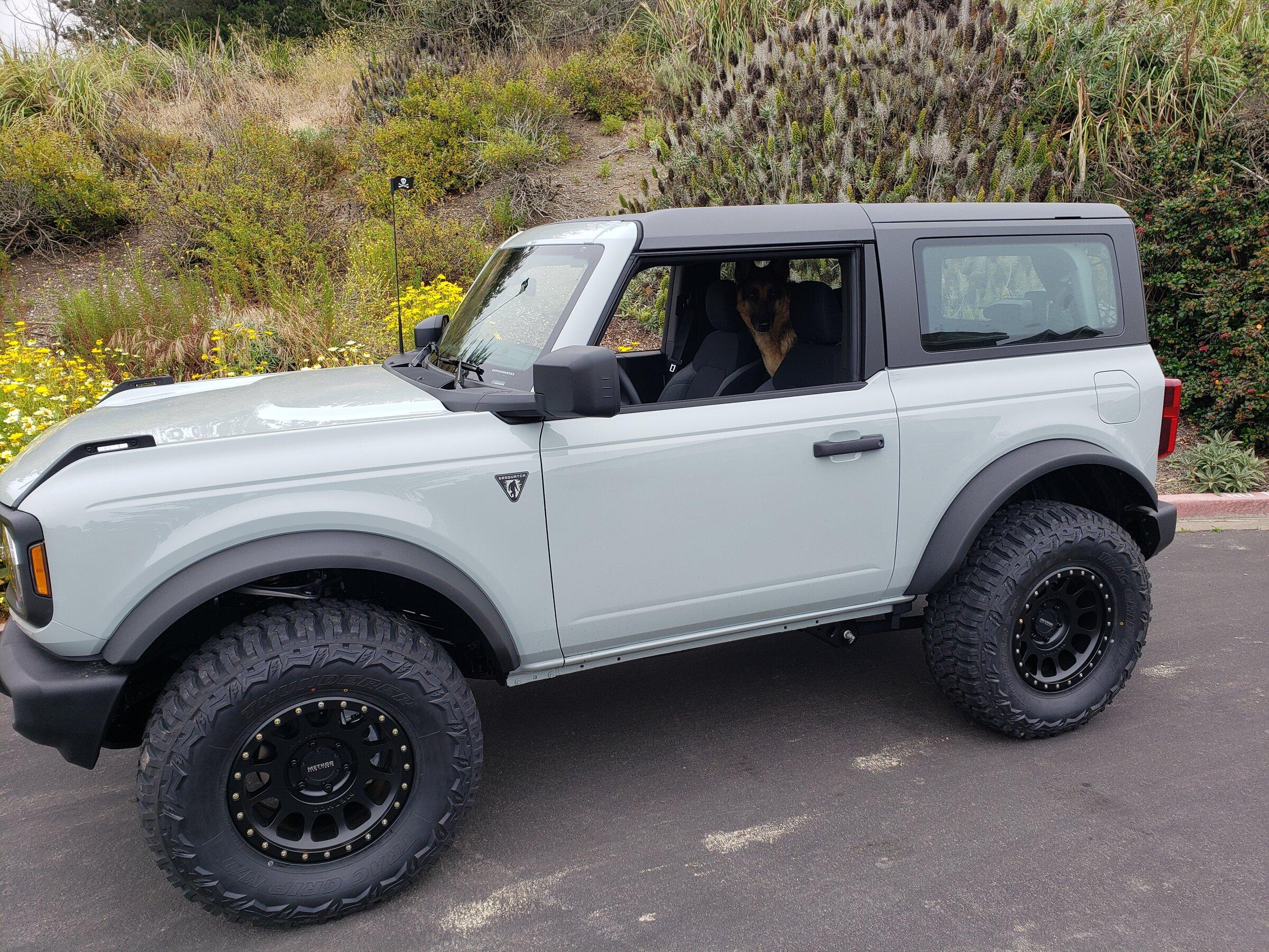 Ford Bronco 5/9 Build Week group. (ManSquatch Week) 20220605_140928