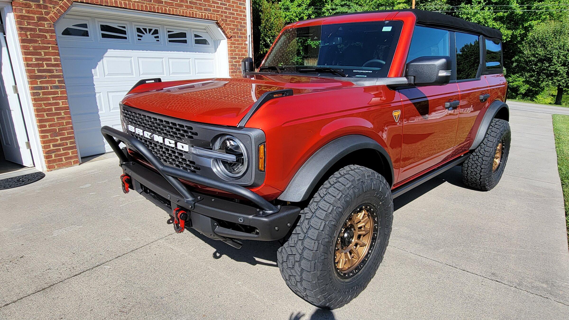 Ford Bronco HOT PEPPER RED Bronco Club Bronco angle