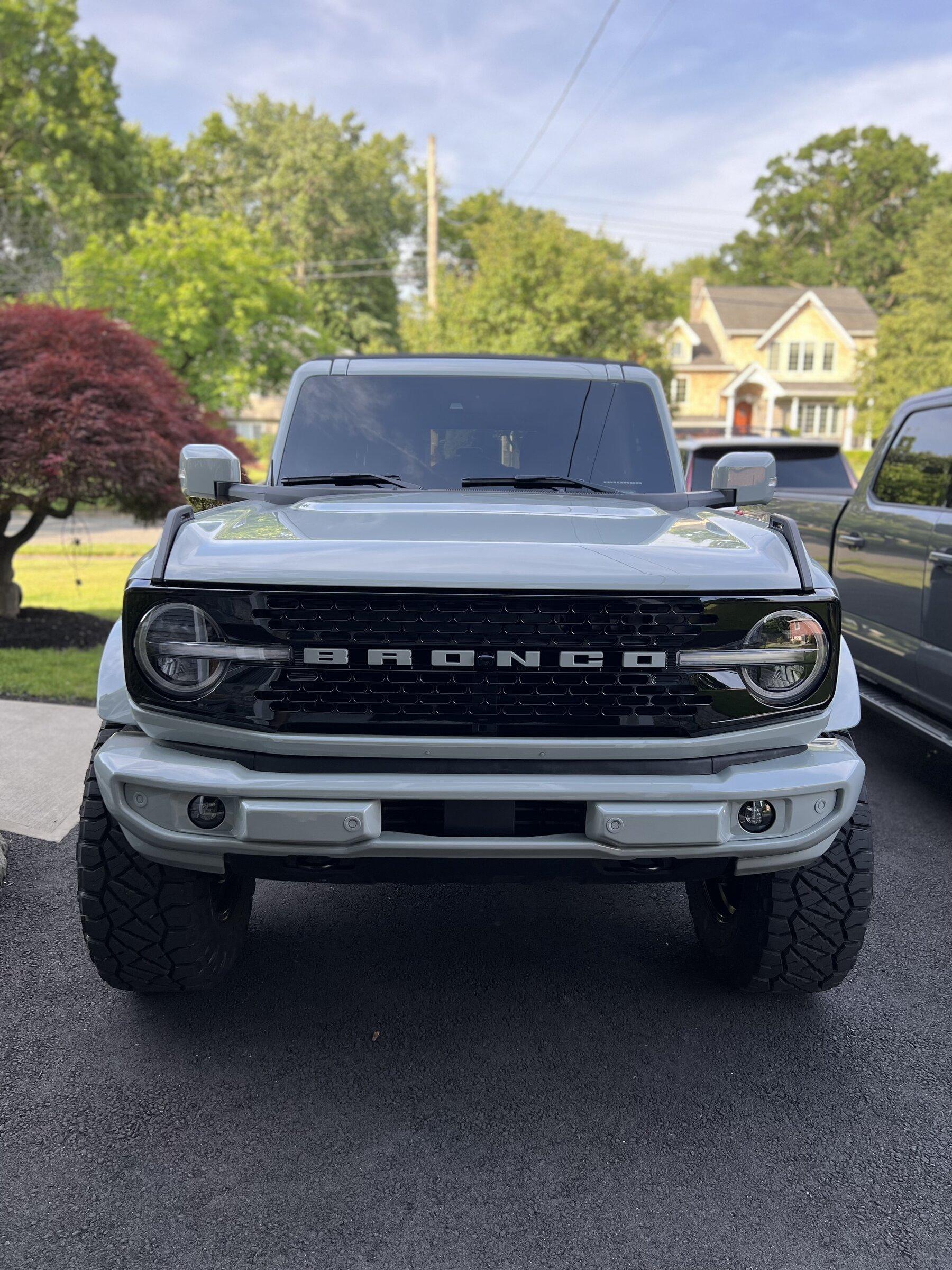 Ford Bronco freezey00 - Cactus Gray OB Build w/ painted Sasquatch fenders, side steps & more IMG_1436