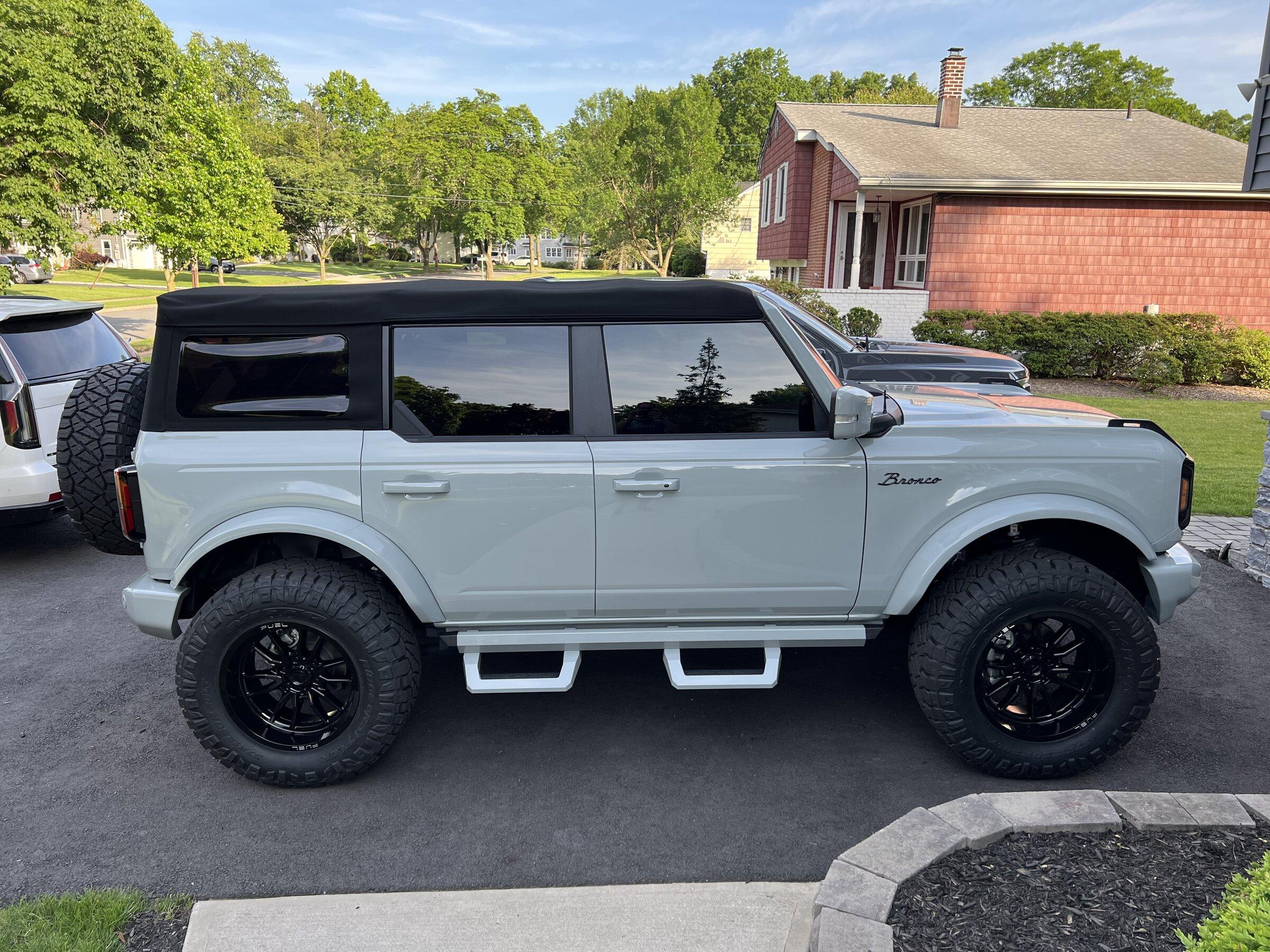 Ford Bronco freezey00 - Cactus Gray OB Build w/ painted Sasquatch fenders, side steps & more IMG_1435