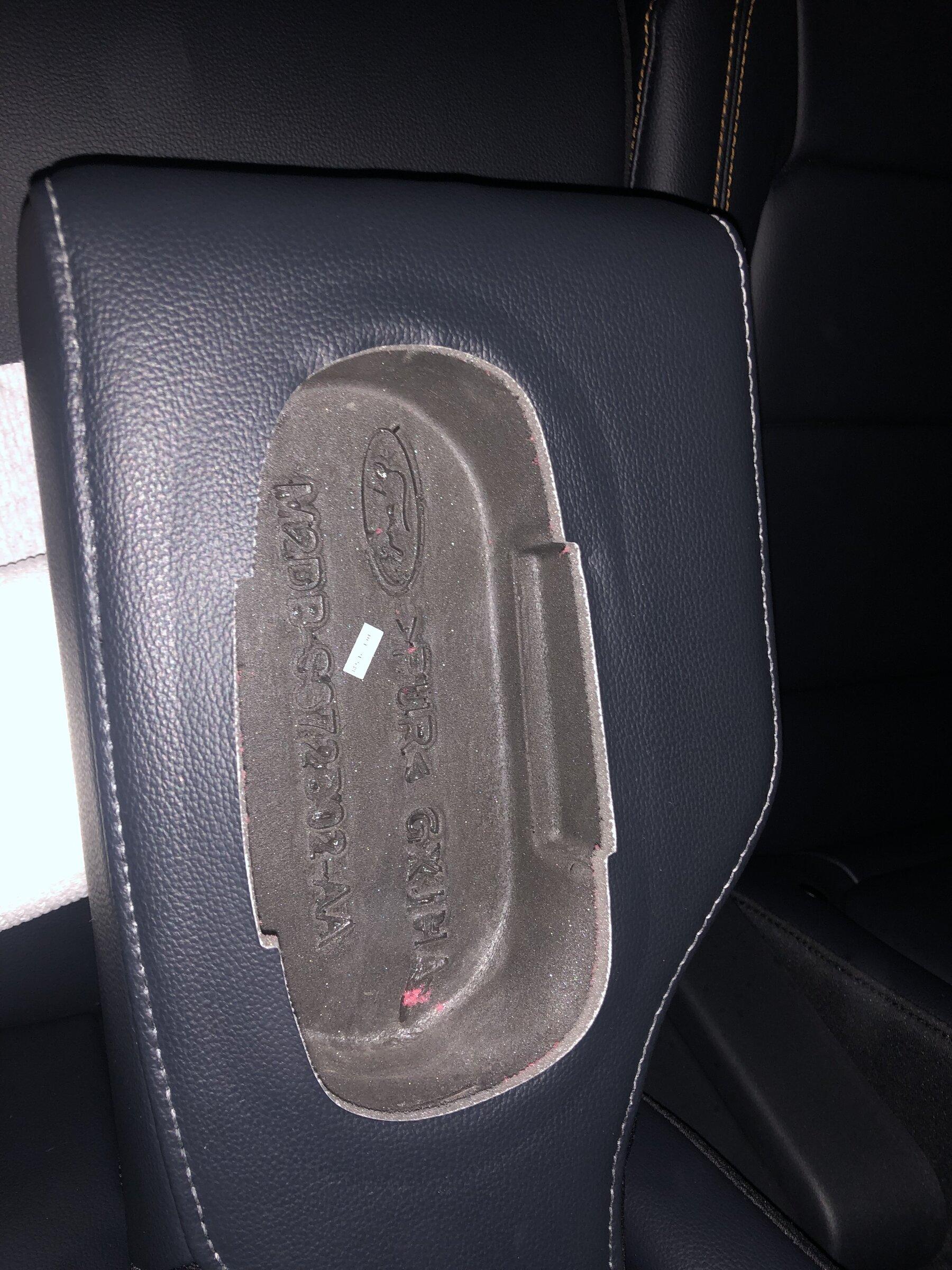 Ford Bronco Rear cup holder!?!?! Emergency 8007780C-192C-4B4A-AADE-5F777FDE2F13