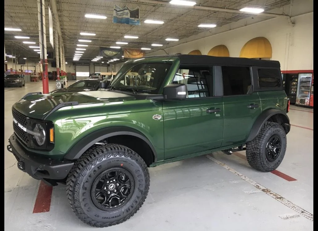 Ford Bronco Kentucky signing in 9B5977C0-38C6-419E-AF06-1C0B7B60B527
