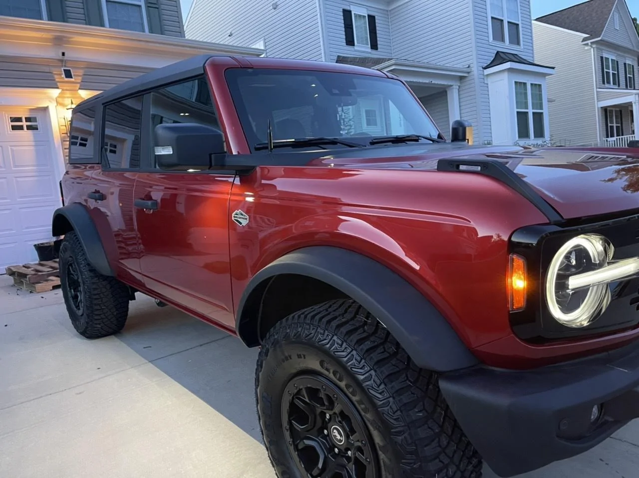 Ford Bronco HOT PEPPER RED Bronco Club D50C9D39-EDC8-4CBB-8ACB-9E771A835D29