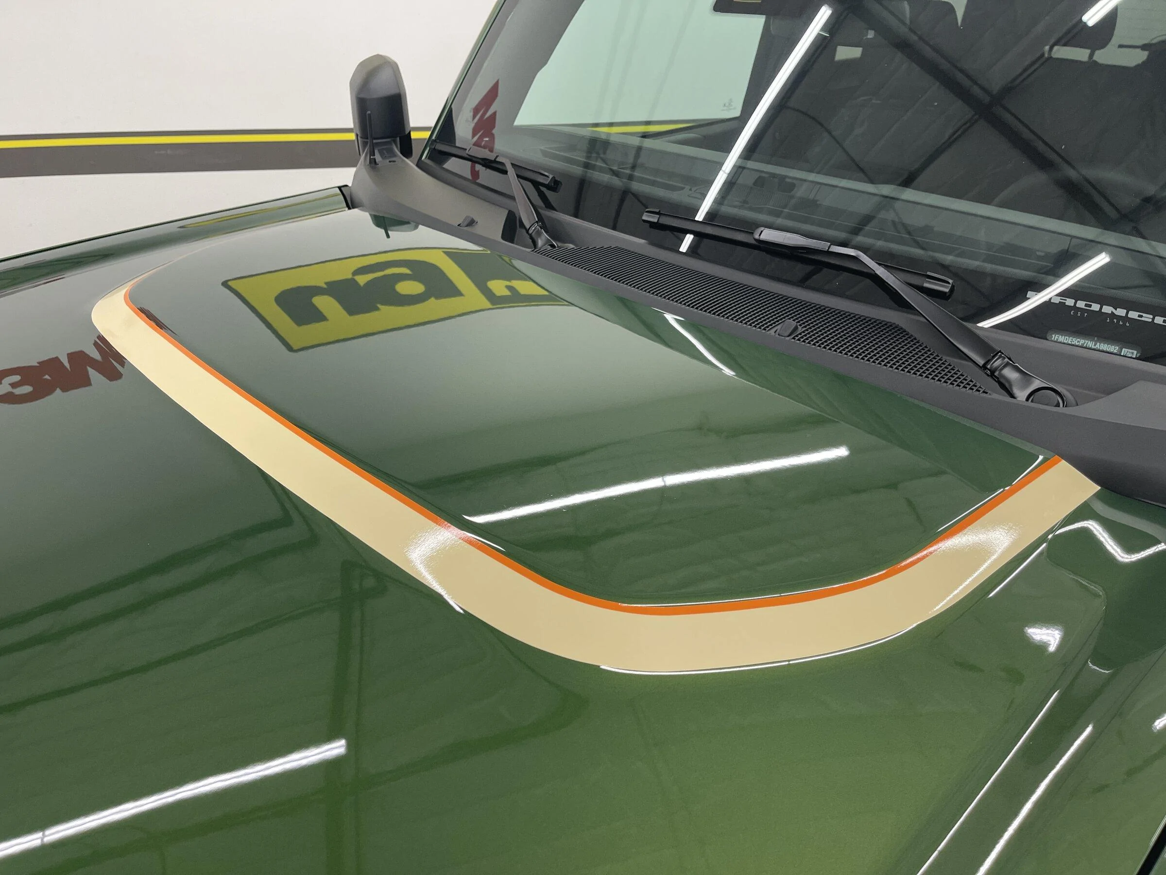 Ford Bronco Bronco Eddie retro vinyl wrap kit: photos and info IMG_8249