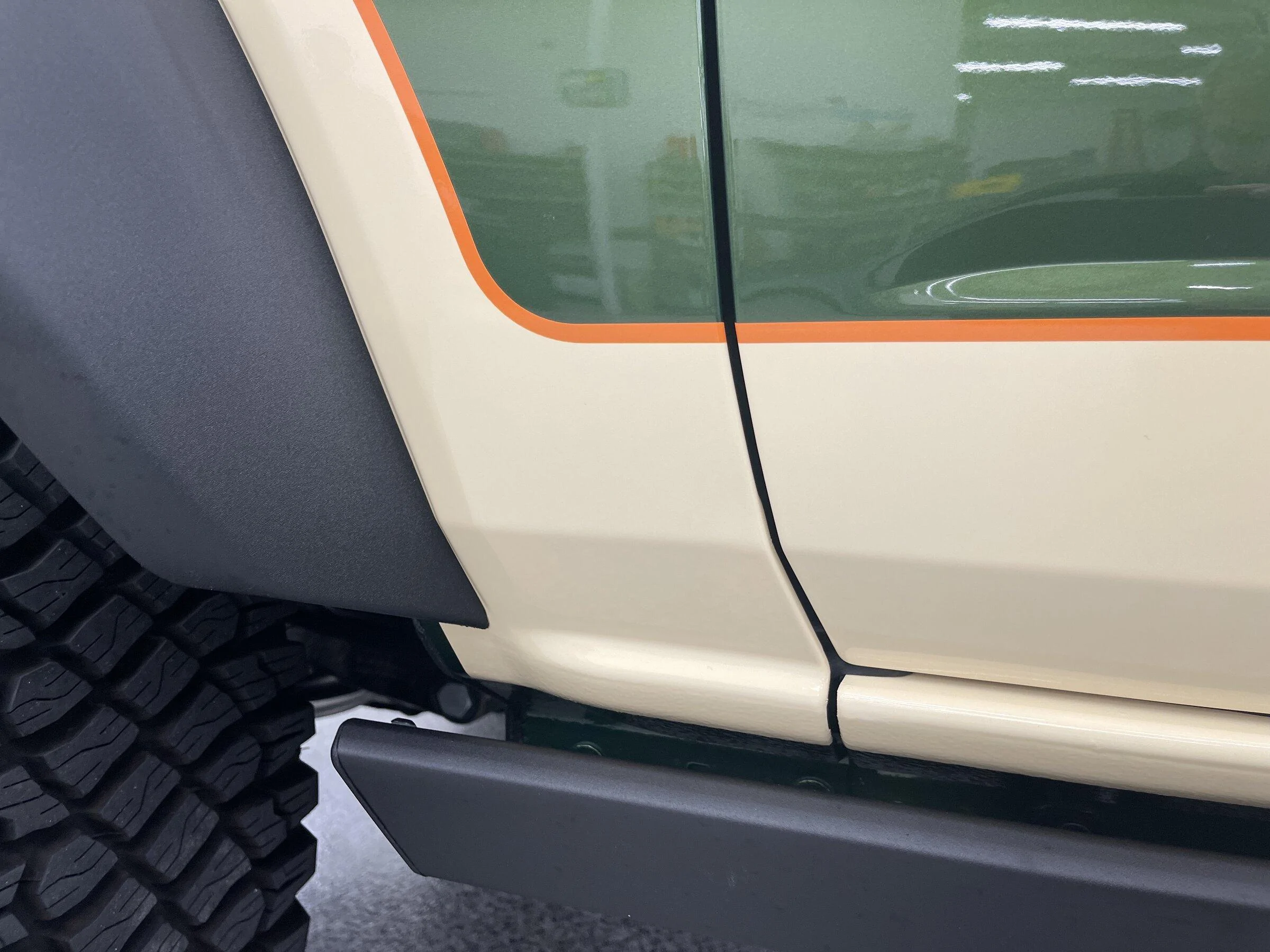 Ford Bronco Bronco Eddie retro vinyl wrap kit: photos and info IMG_8251