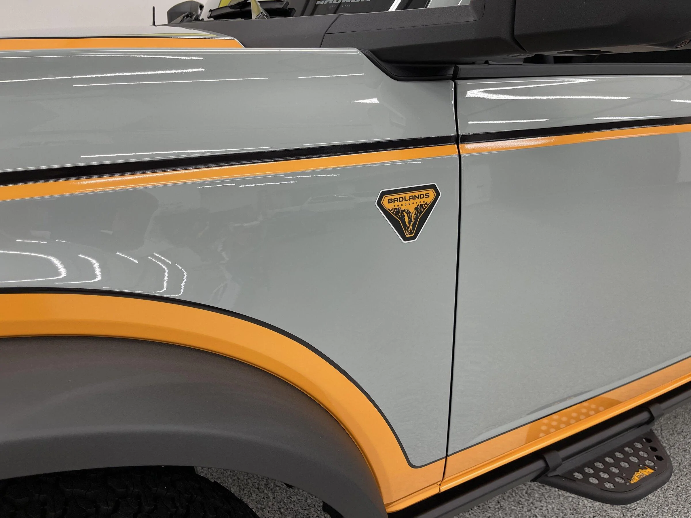 Ford Bronco Bronco Eddie retro vinyl wrap kit: photos and info IMG_8336