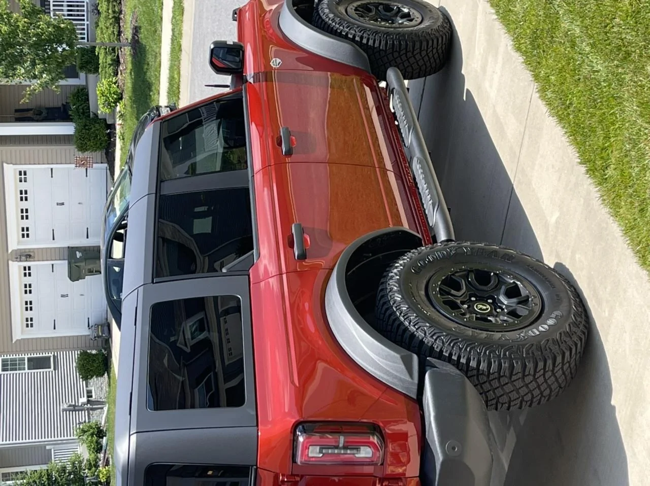 Ford Bronco HOT PEPPER RED Bronco Club 0276DB1F-6435-42CB-9E99-517C4B9D966C