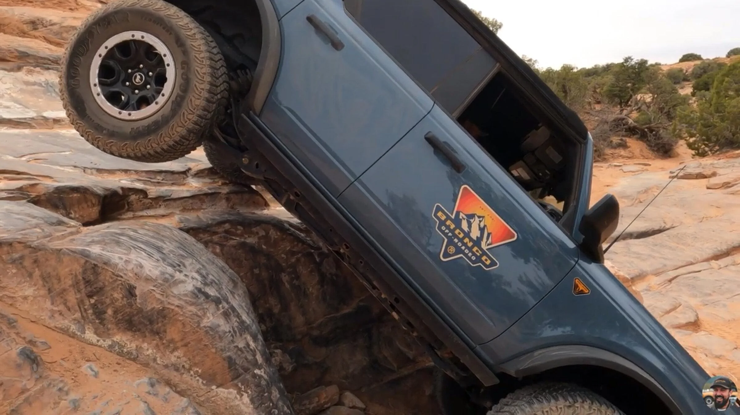 Ford Bronco Stock Badlands goes down High Dive obstacle at Moab 😬 8BFD07E0-08AD-4088-9681-00D8F0A9A1E4
