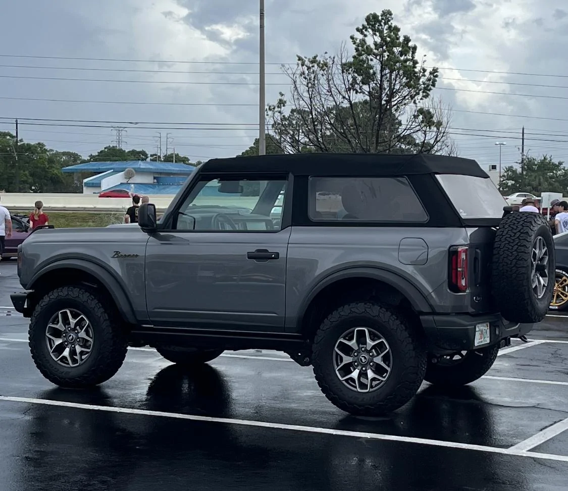Ford Bronco Antimatter Blue or Carbonized grey ??? 26582155-E1AC-440A-A68B-3C4F198017C1