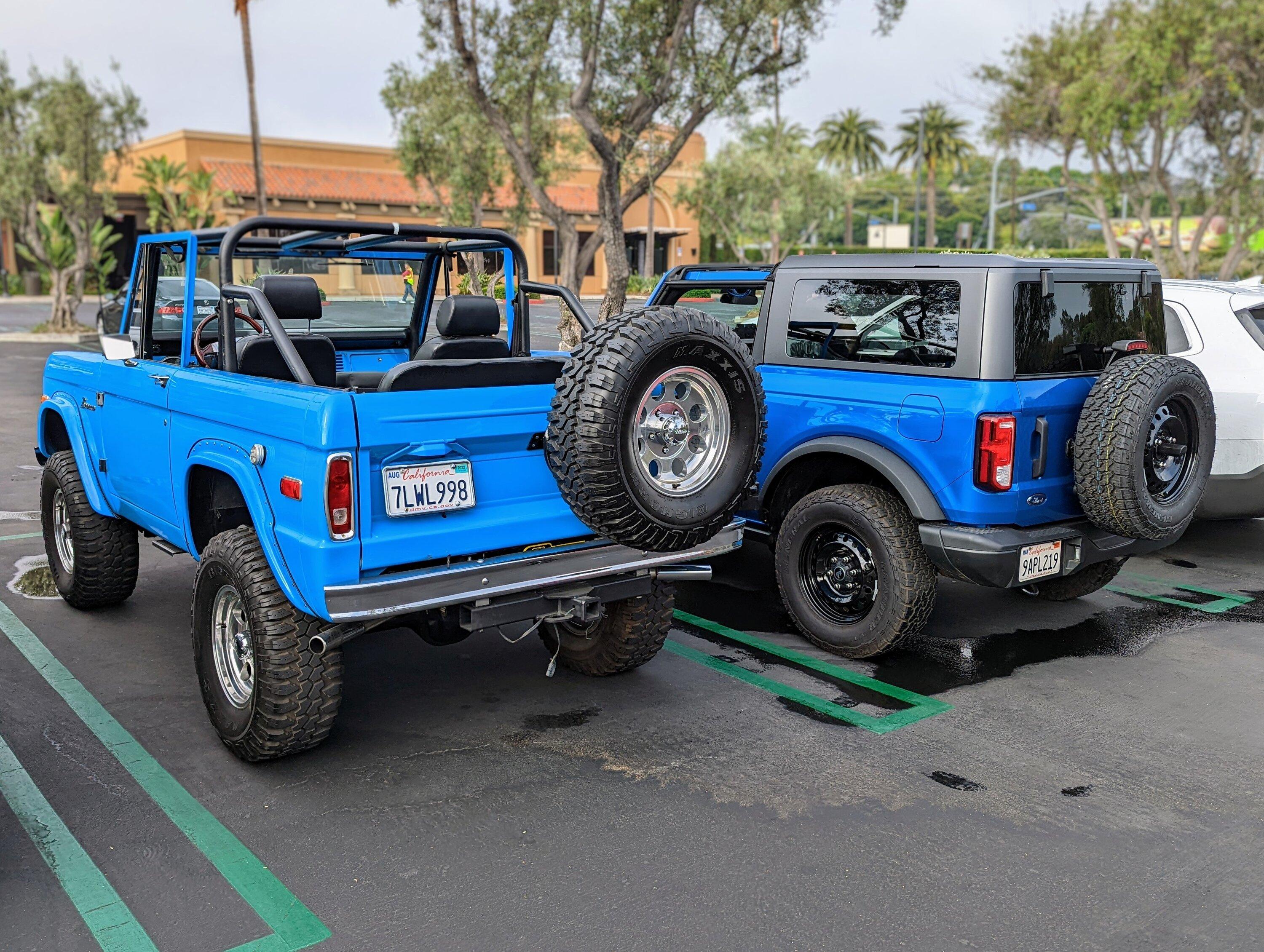 Ford Bronco Old and New, all blue PXL_20220611_151109983~2