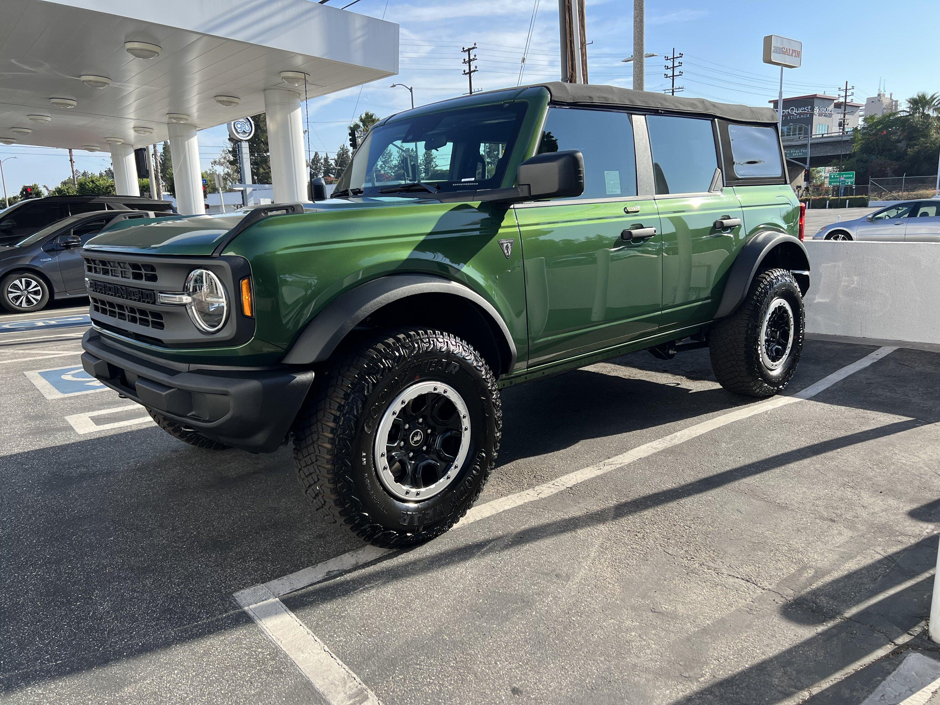 Ford Bronco 5/2/22 Build Week Group IMG_2296