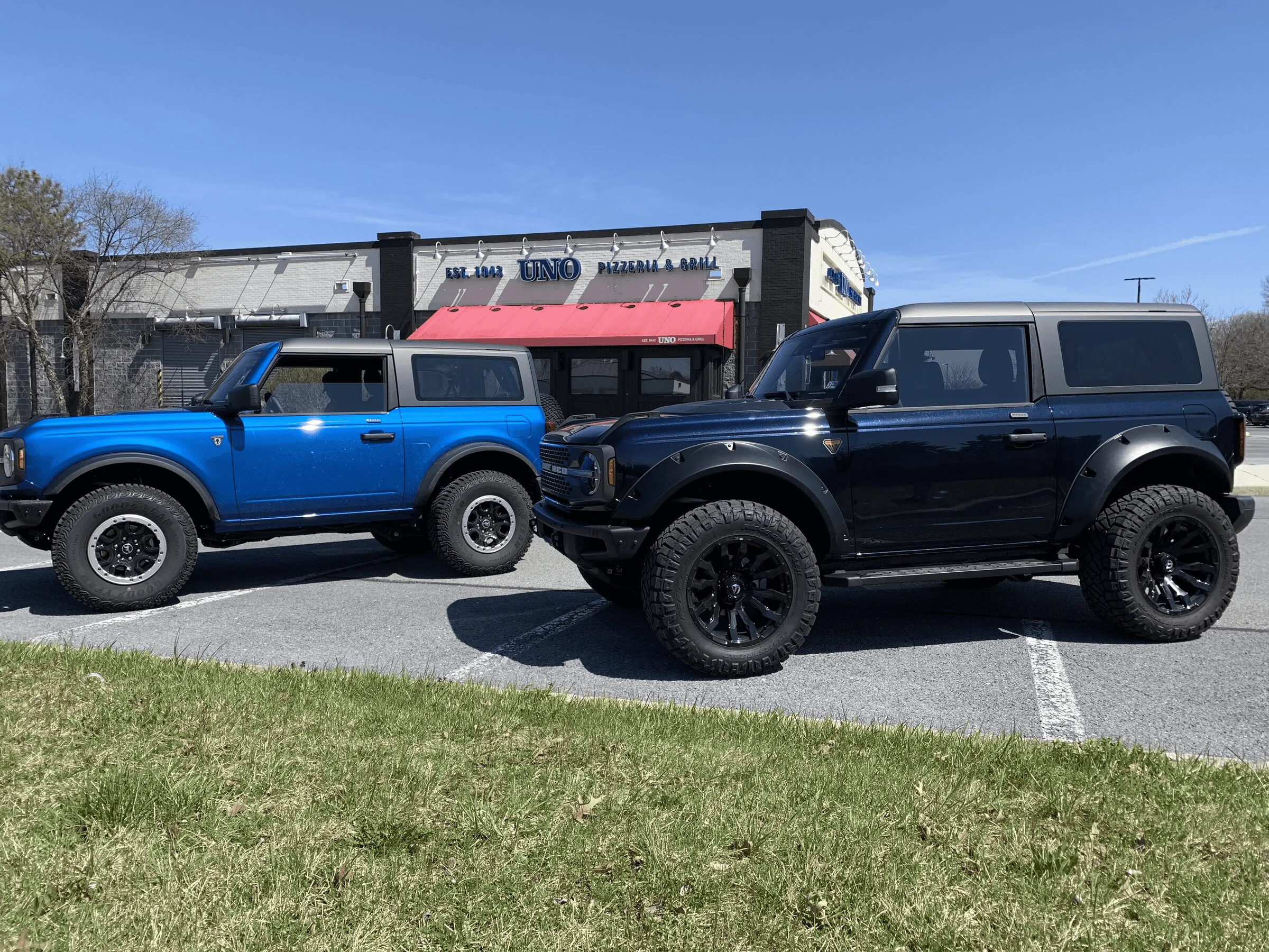 Ford Bronco Antimatter Blue or Carbonized grey ??? 1654996055892