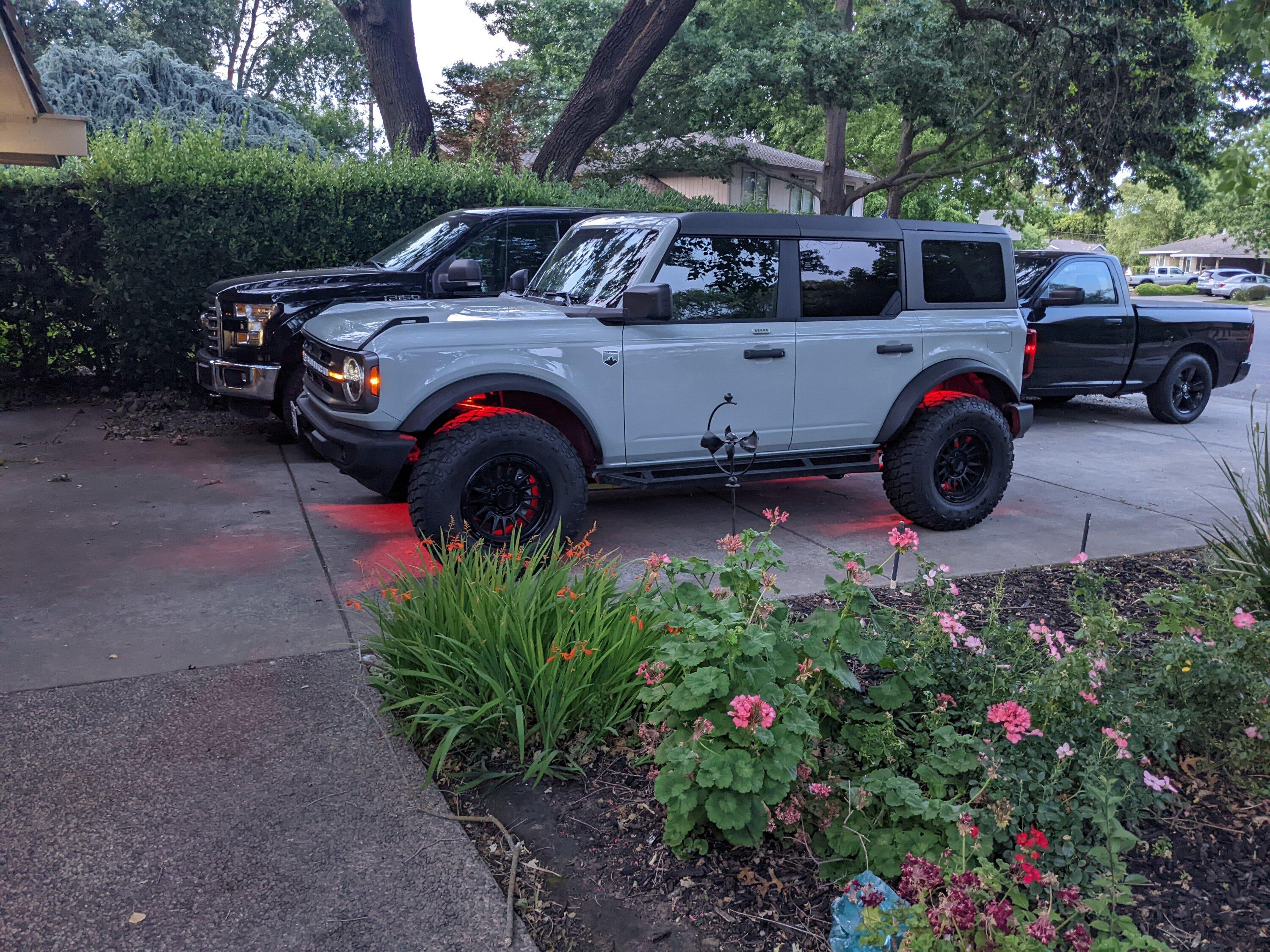 Ford Bronco Anyone installed Rock lights? PXL_20220604_031655419.MP