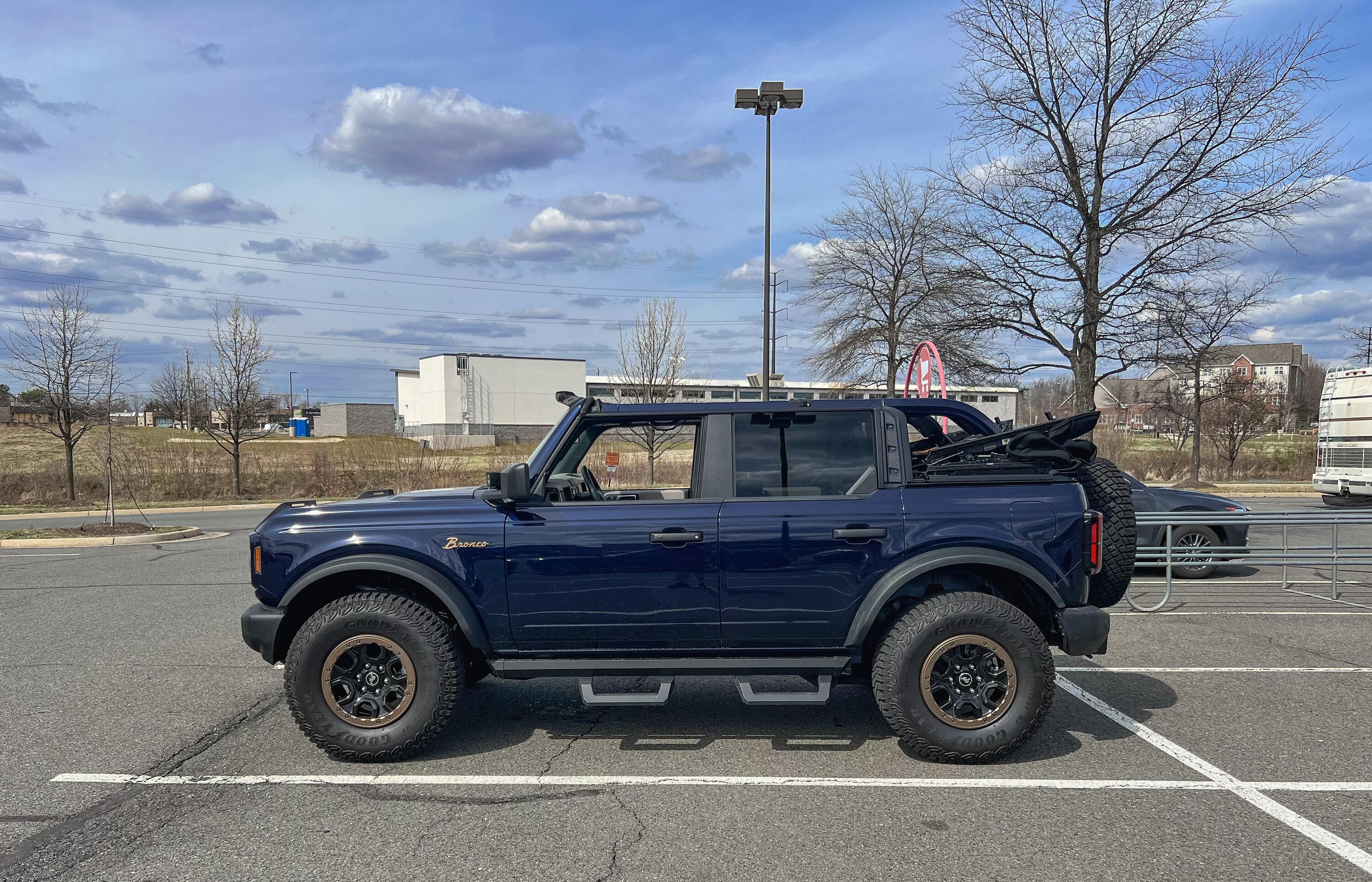 Ford Bronco Antimatter Blue or Carbonized grey ??? IMG_1199.JPG