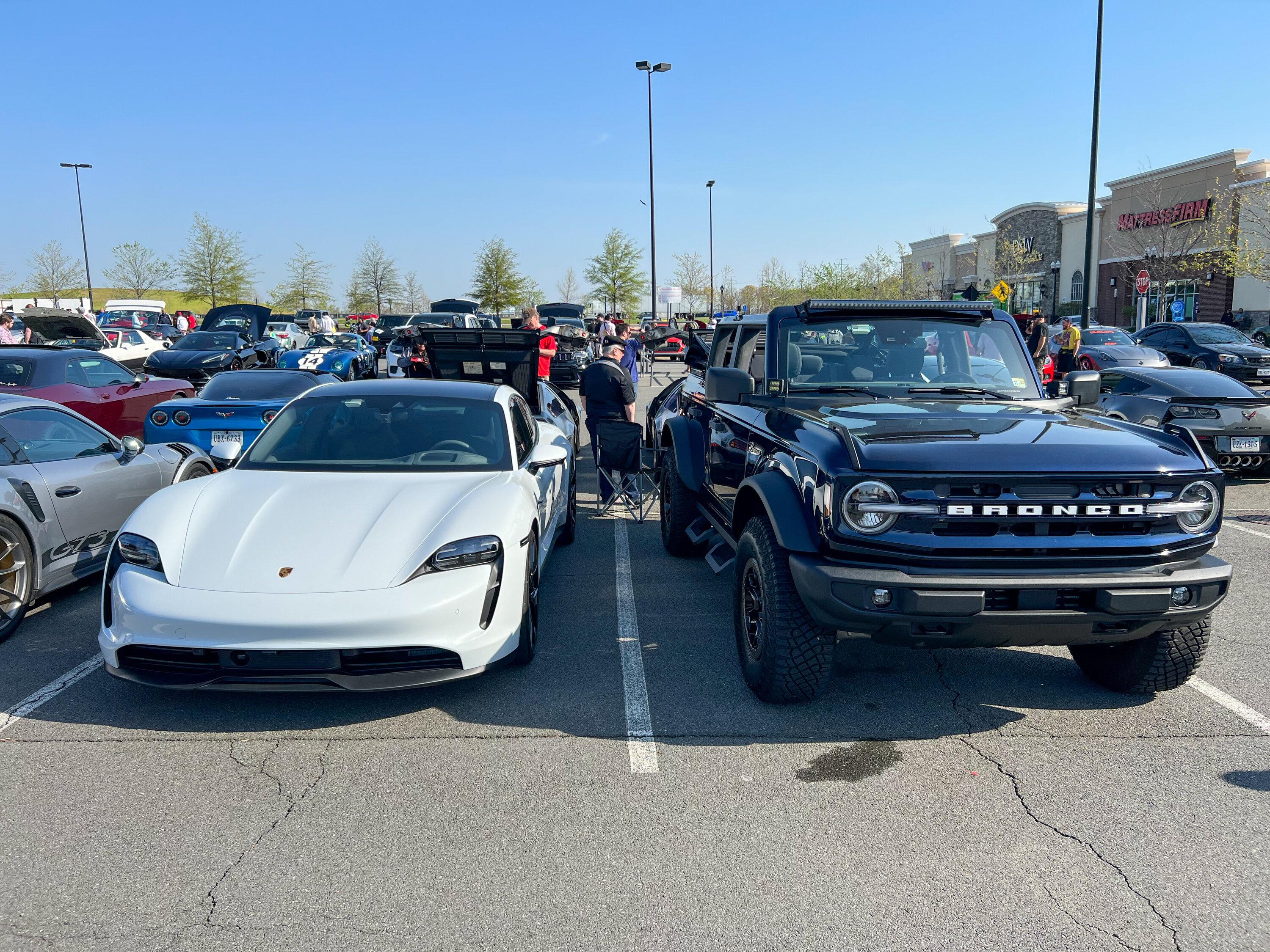 Ford Bronco Antimatter Blue or Carbonized grey ??? IMG_1769.JPG