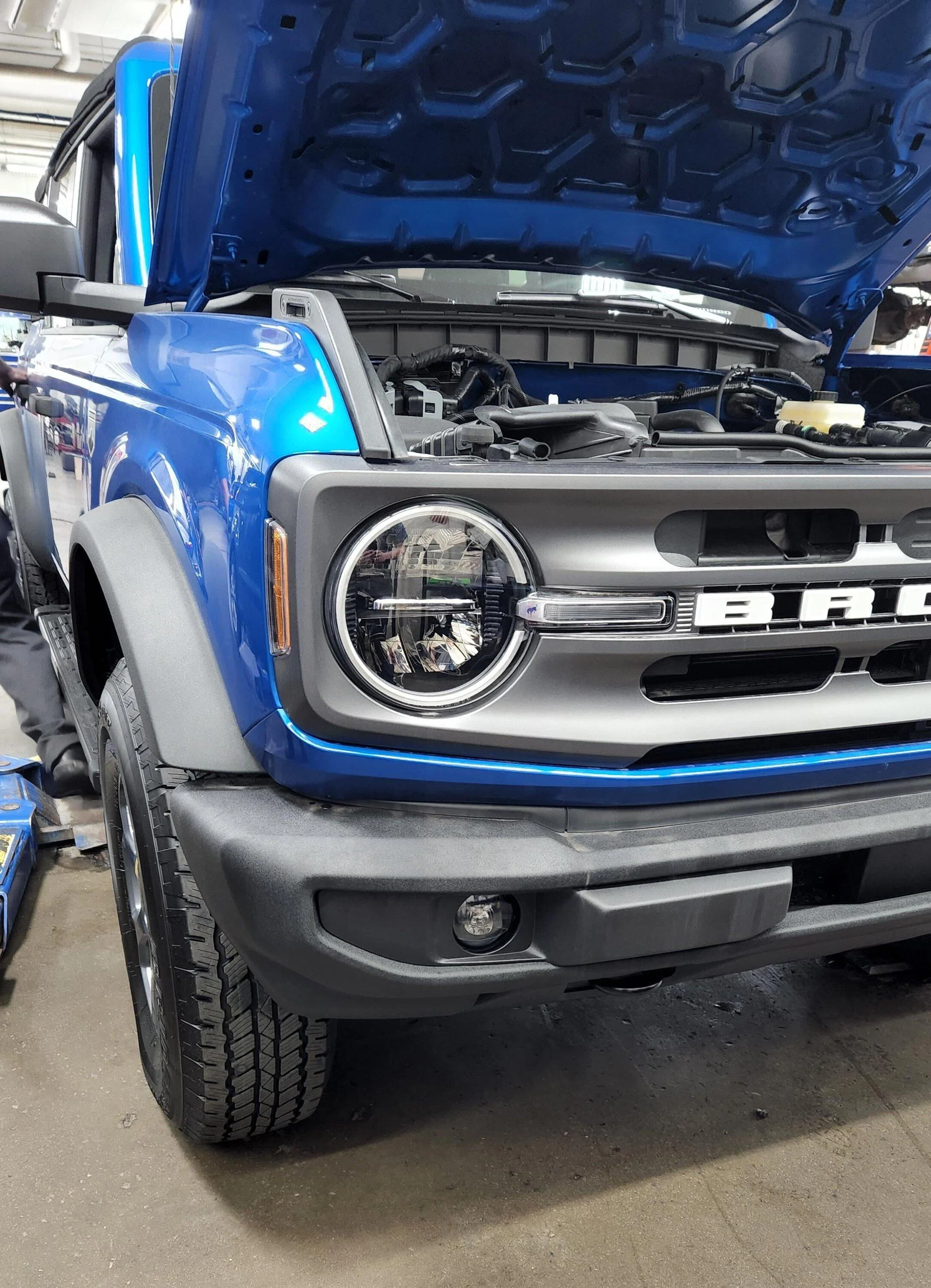 Ford Bronco Madman burnt his Bronco's clutch with 10 miles on odometer - right off dealer lot 🤯 2021-2022 Ford Bronco clutch burnt fried1
