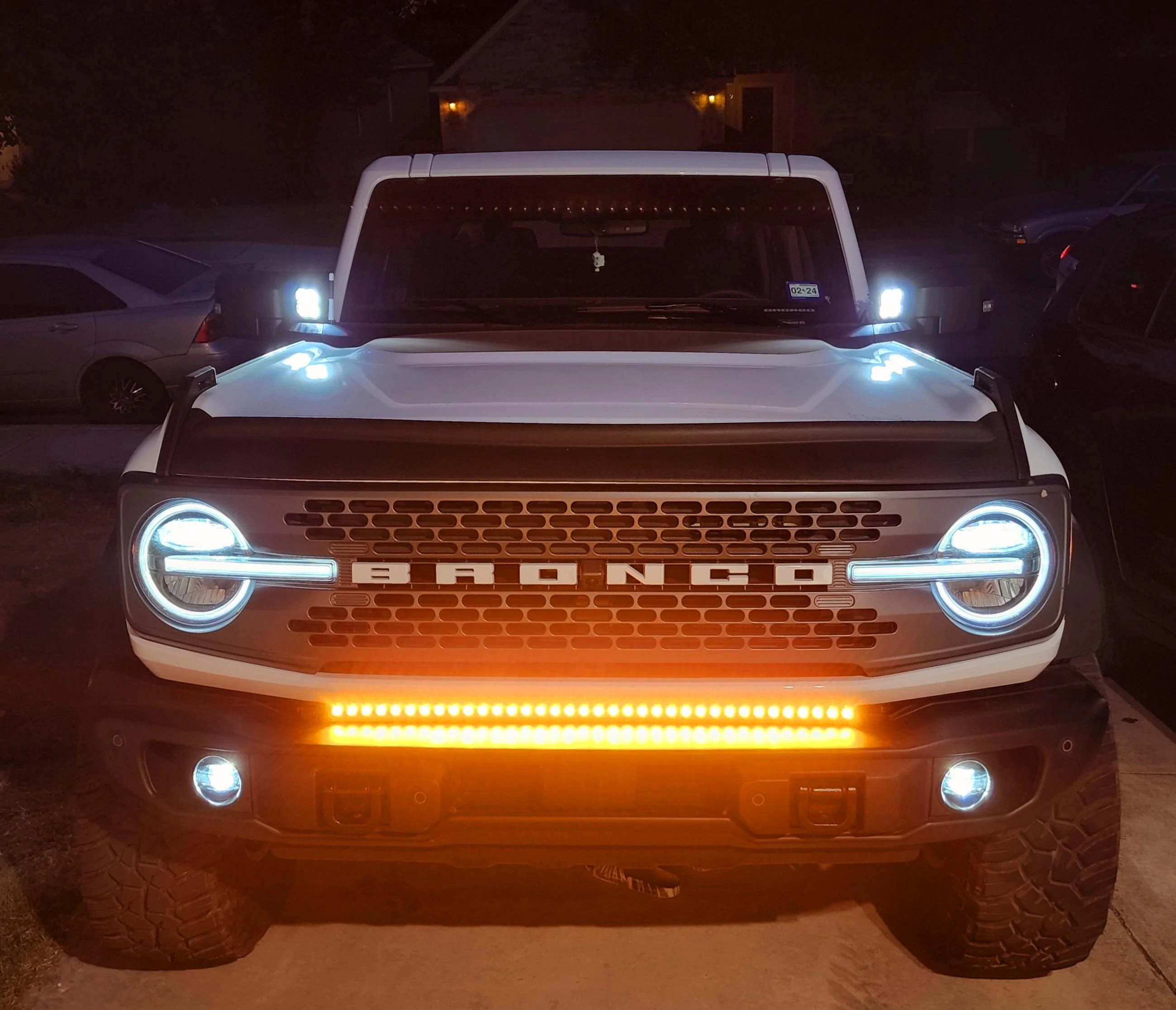 Ford Bronco M&R Capable Bumper amber lightbar installed 20220613_205950