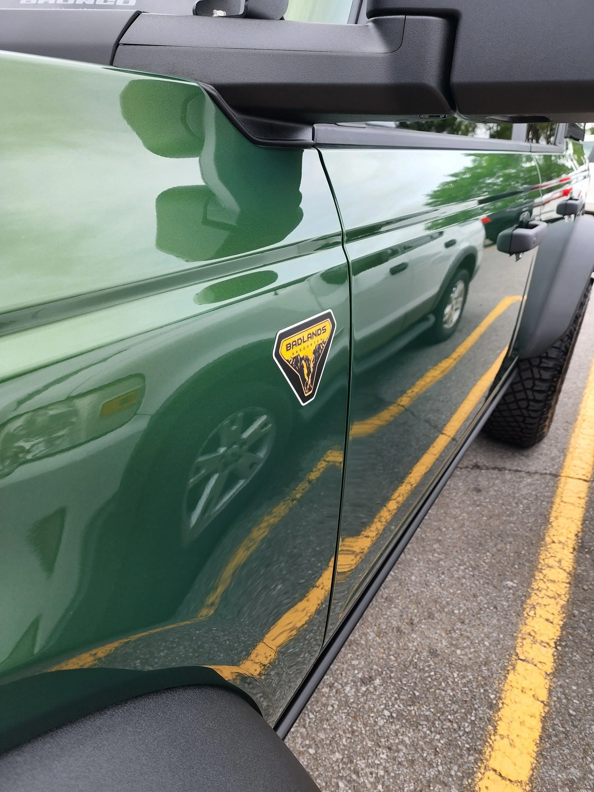 Ford Bronco Fender Flare Cleaning and Protection (How-To) -- Dawn Dish Soap, Sponge, Adam's Polishes Ceramic Graphene Coating 20220525_160320