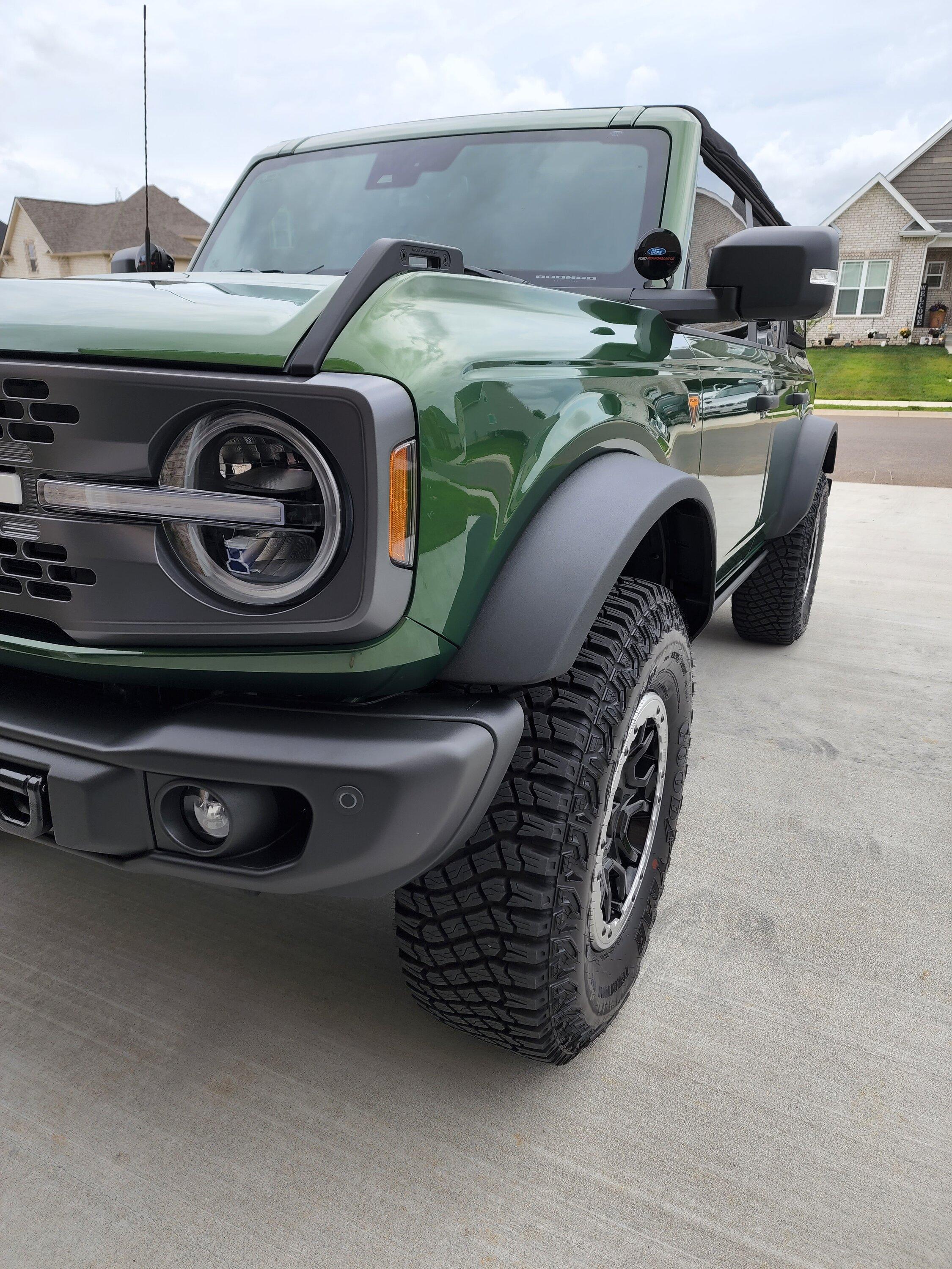 Ford Bronco Fender Flare Cleaning and Protection (How-To) -- Dawn Dish Soap, Sponge, Adam's Polishes Ceramic Graphene Coating 20220525_163131