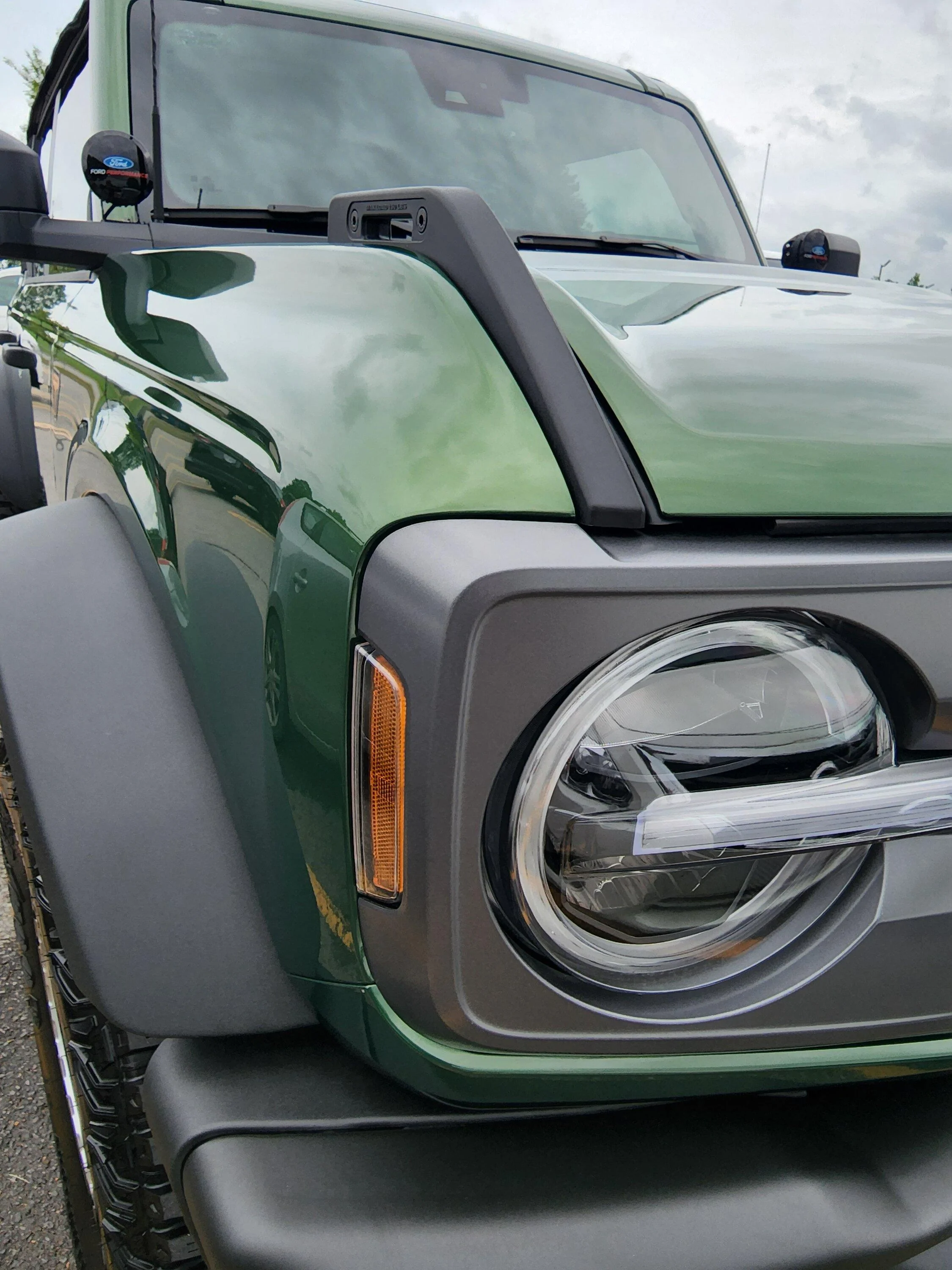 Ford Bronco Fender Flare Cleaning and Protection (How-To) -- Dawn Dish Soap, Sponge, Adam's Polishes Ceramic Graphene Coating 20220525_160310