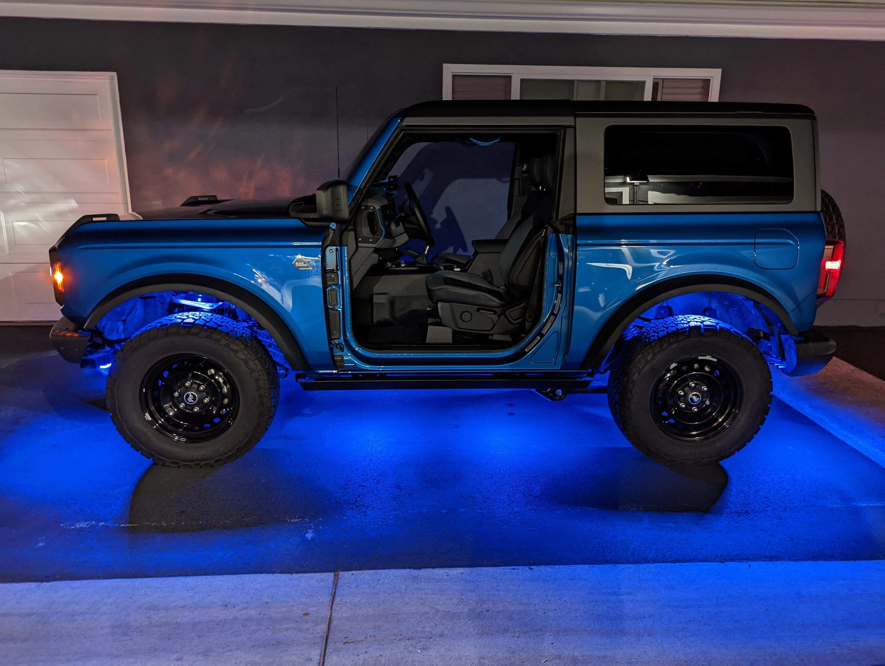 Ford Bronco Anyone installed Rock lights? PXL_20220615_044125234.NIGHT